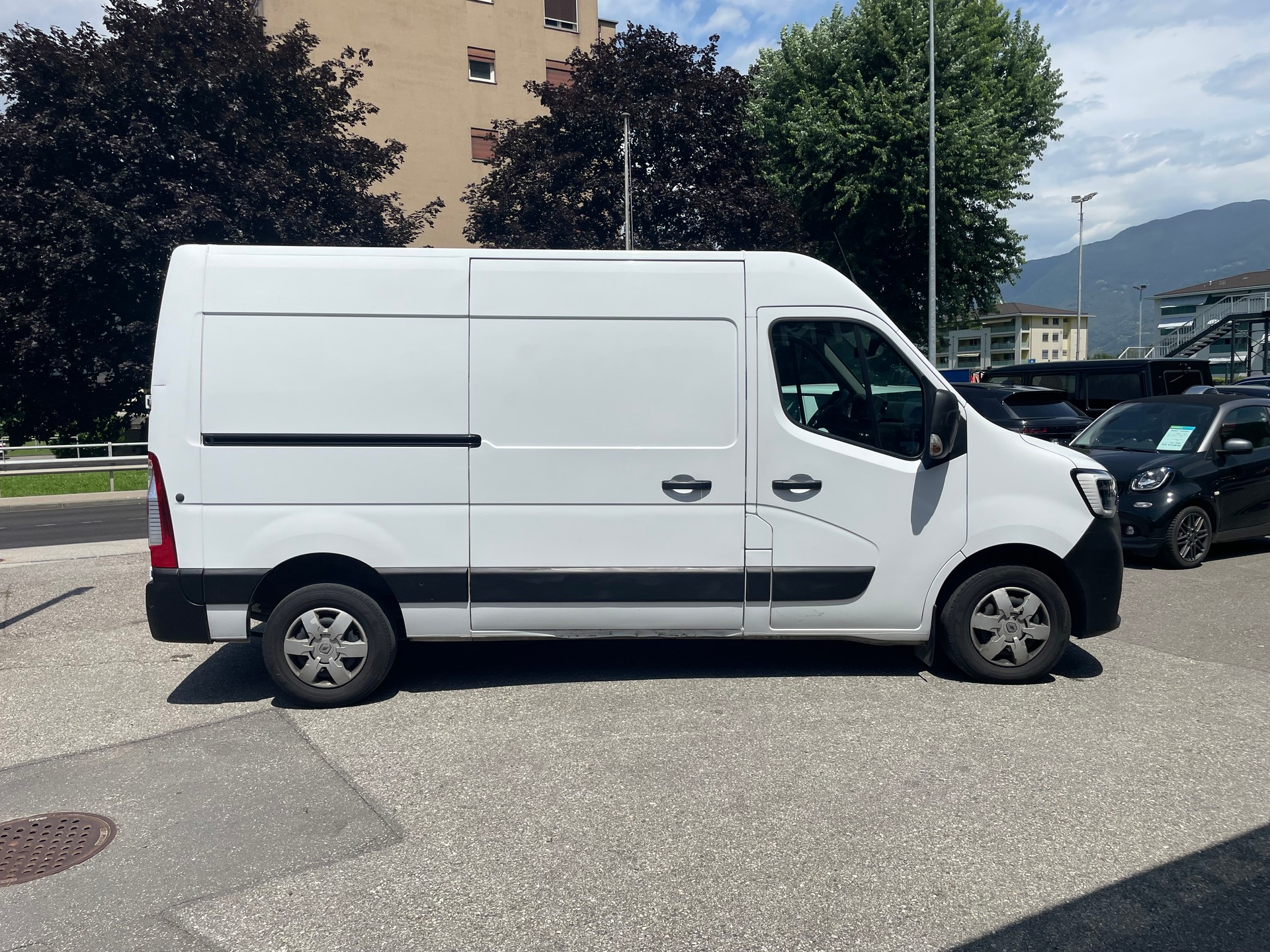 RENAULT Master T35 2.3 Blue dCi 135 L2H2-image-9