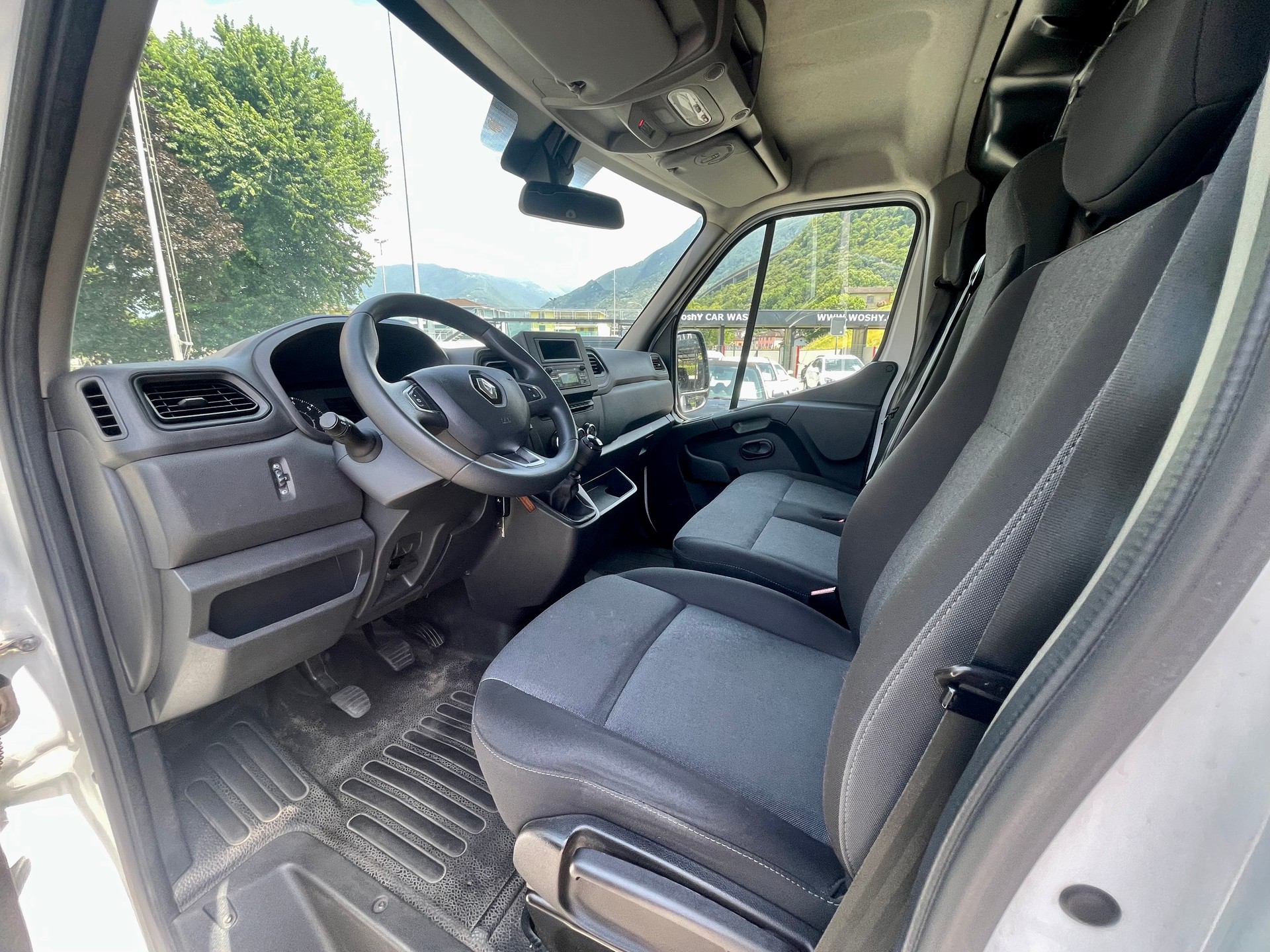RENAULT Master T35 2.3 Blue dCi 135 L2H2-image-2