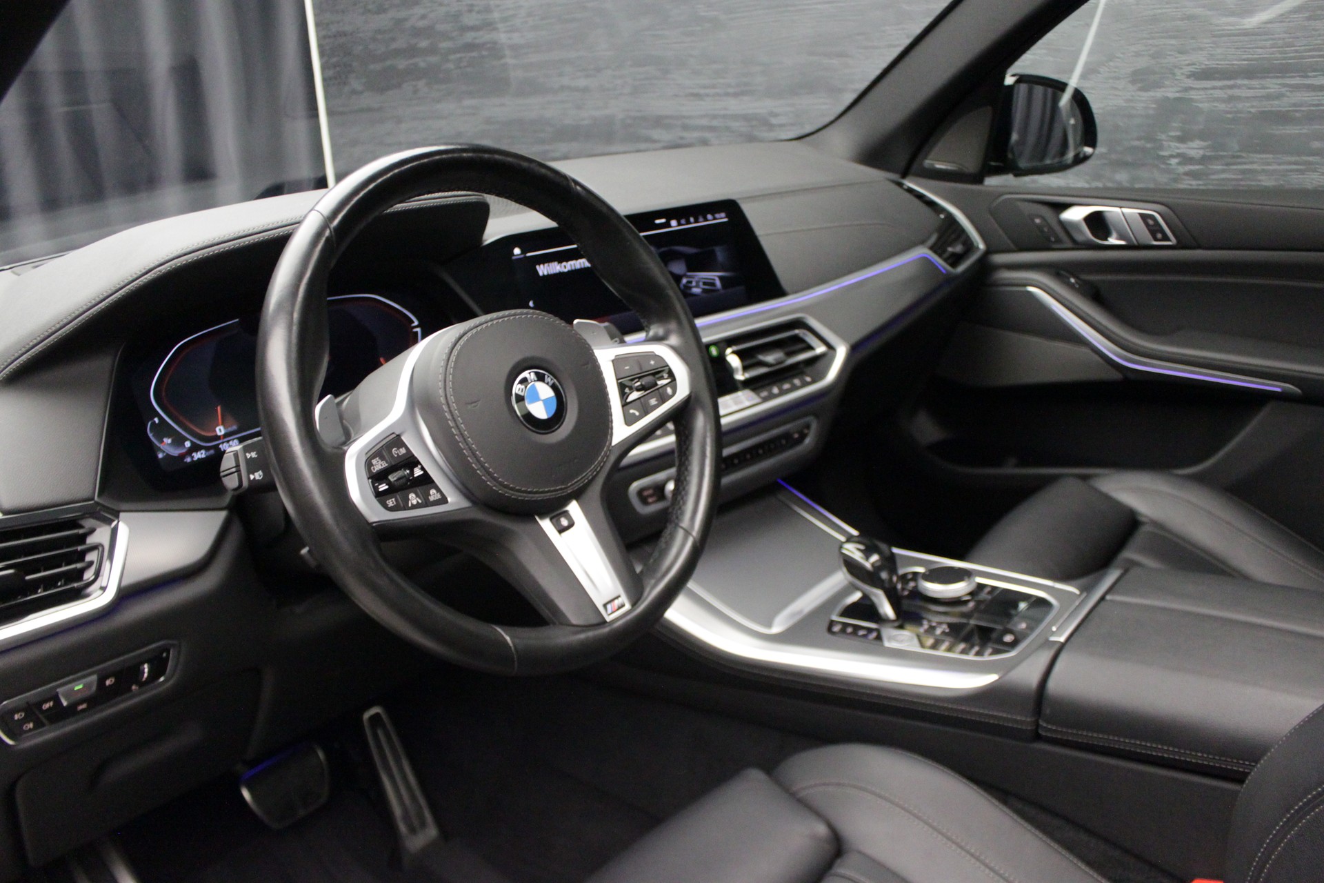 BMW X5 xDrive M50i Steptronic-image-26