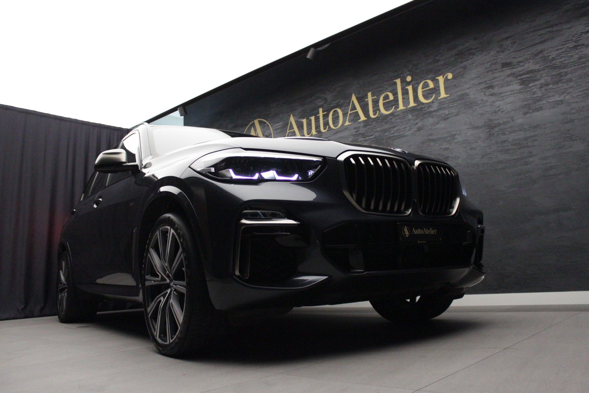BMW X5 xDrive M50i Steptronic-image-4