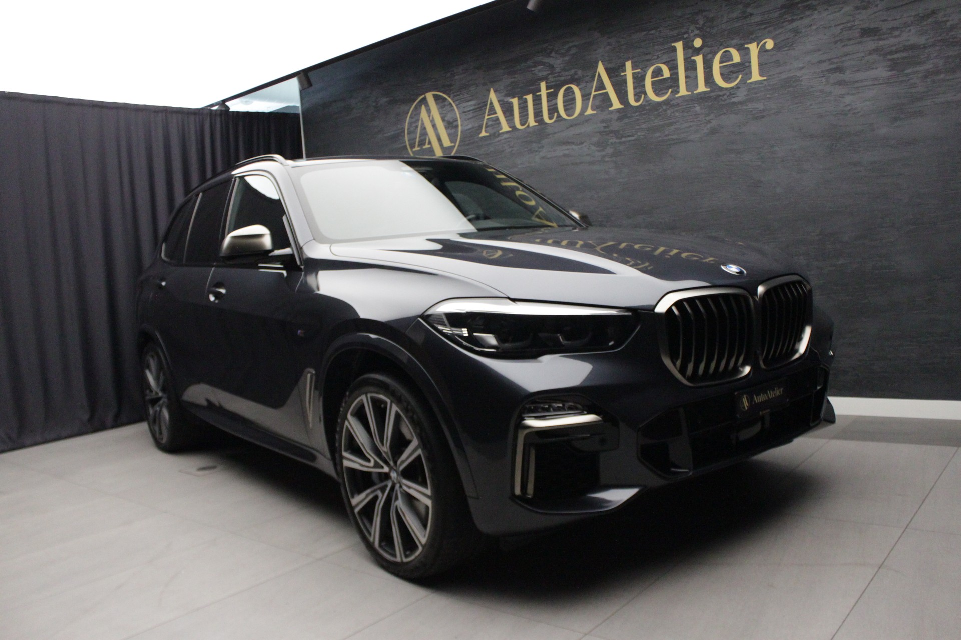 BMW X5 xDrive M50i Steptronic-image-1