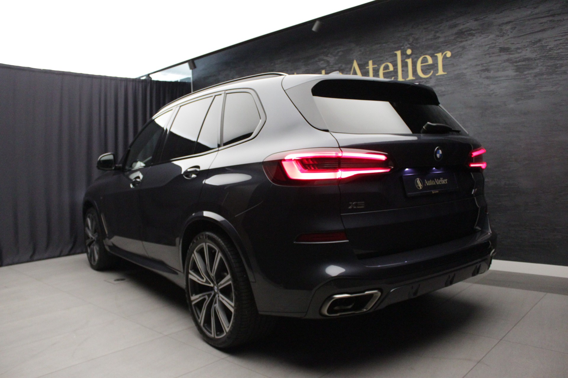 BMW X5 xDrive M50i Steptronic-image-14