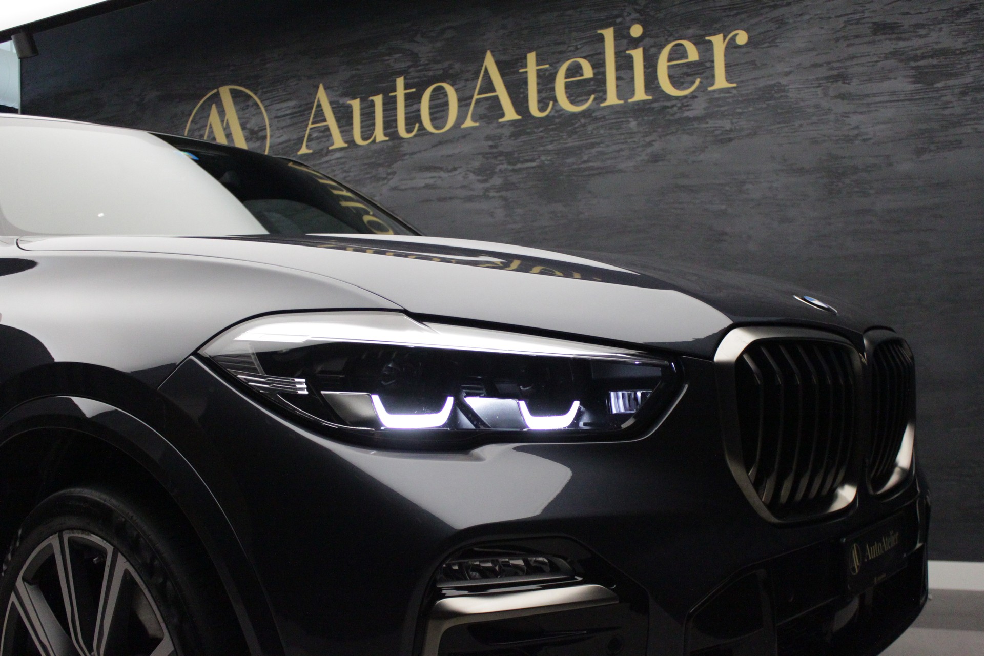 BMW X5 xDrive M50i Steptronic-image-6