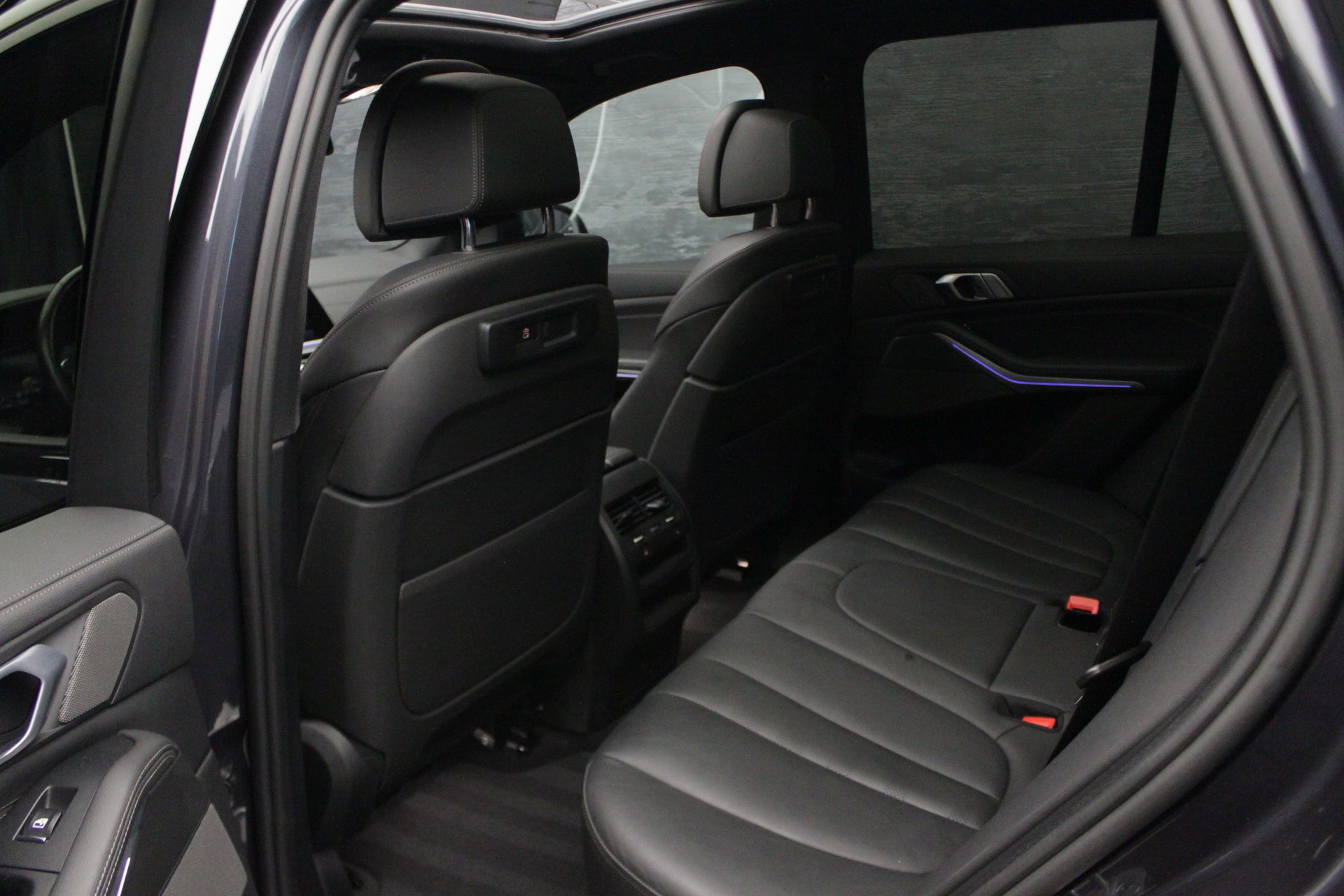 BMW X5 xDrive M50i Steptronic-image-21