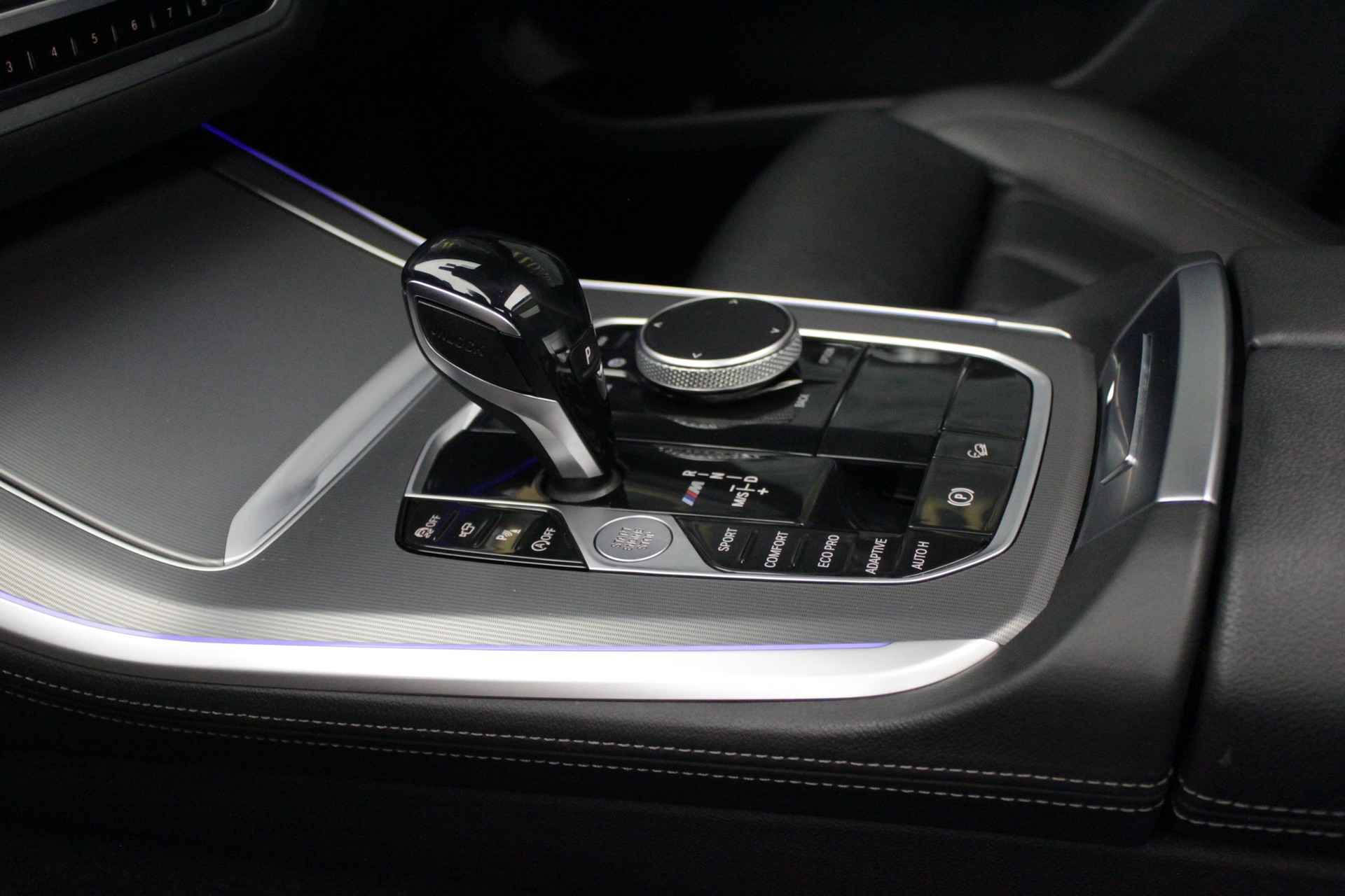 BMW X5 xDrive M50i Steptronic-image-23