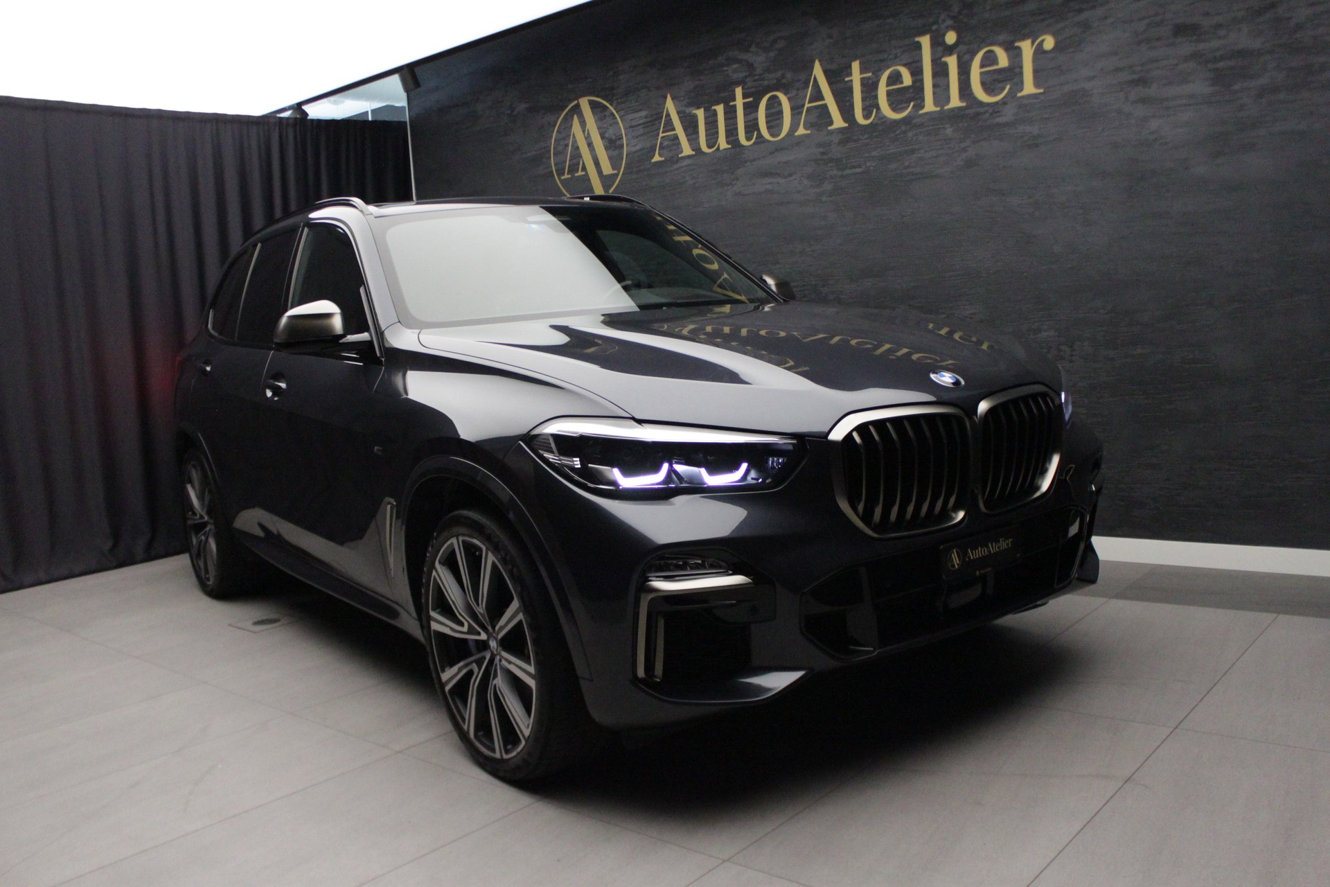 BMW X5 xDrive M50i Steptronic-image-3