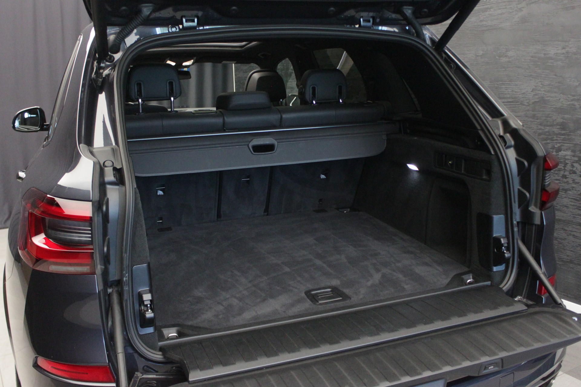BMW X5 xDrive M50i Steptronic-image-16
