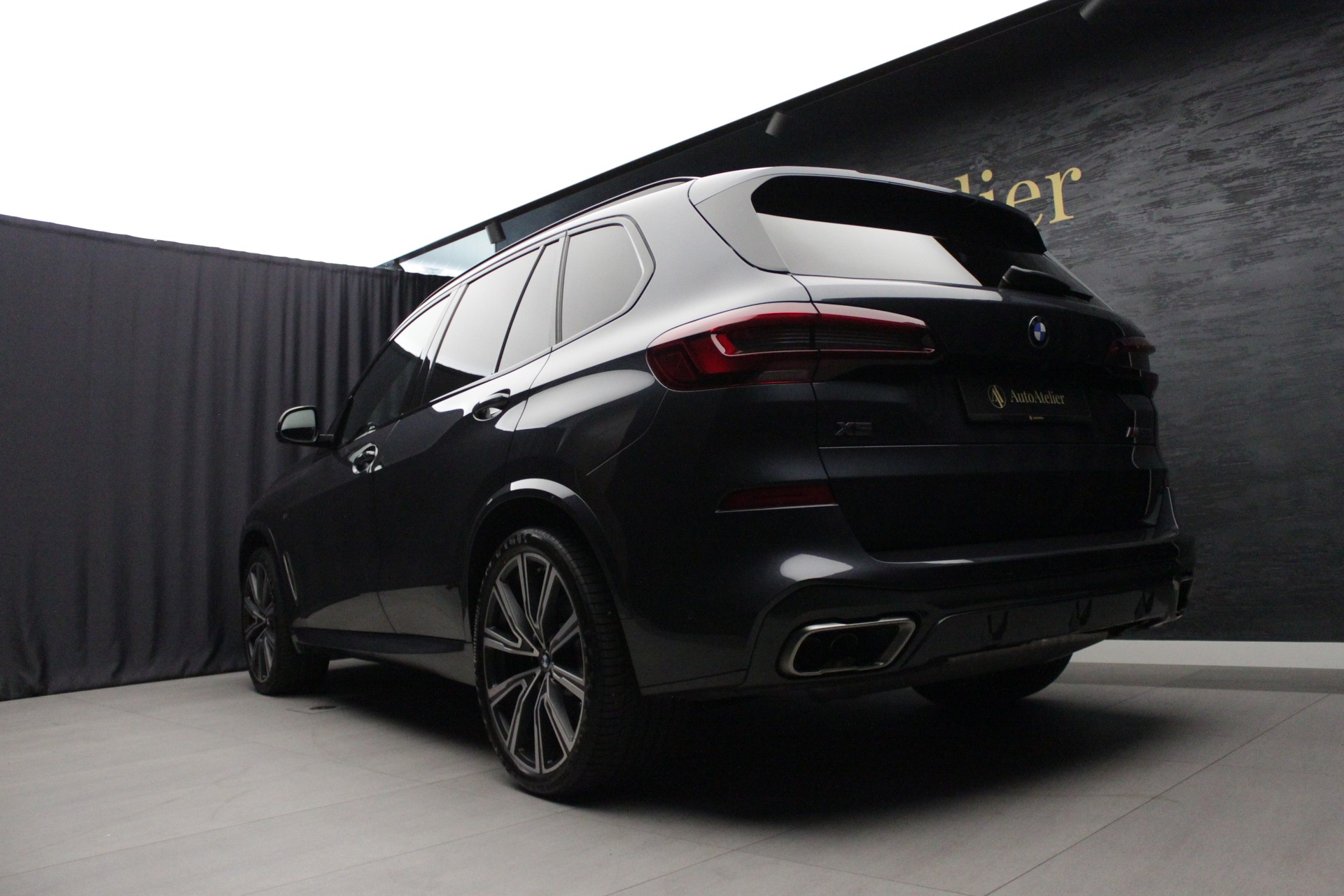 BMW X5 xDrive M50i Steptronic-image-11
