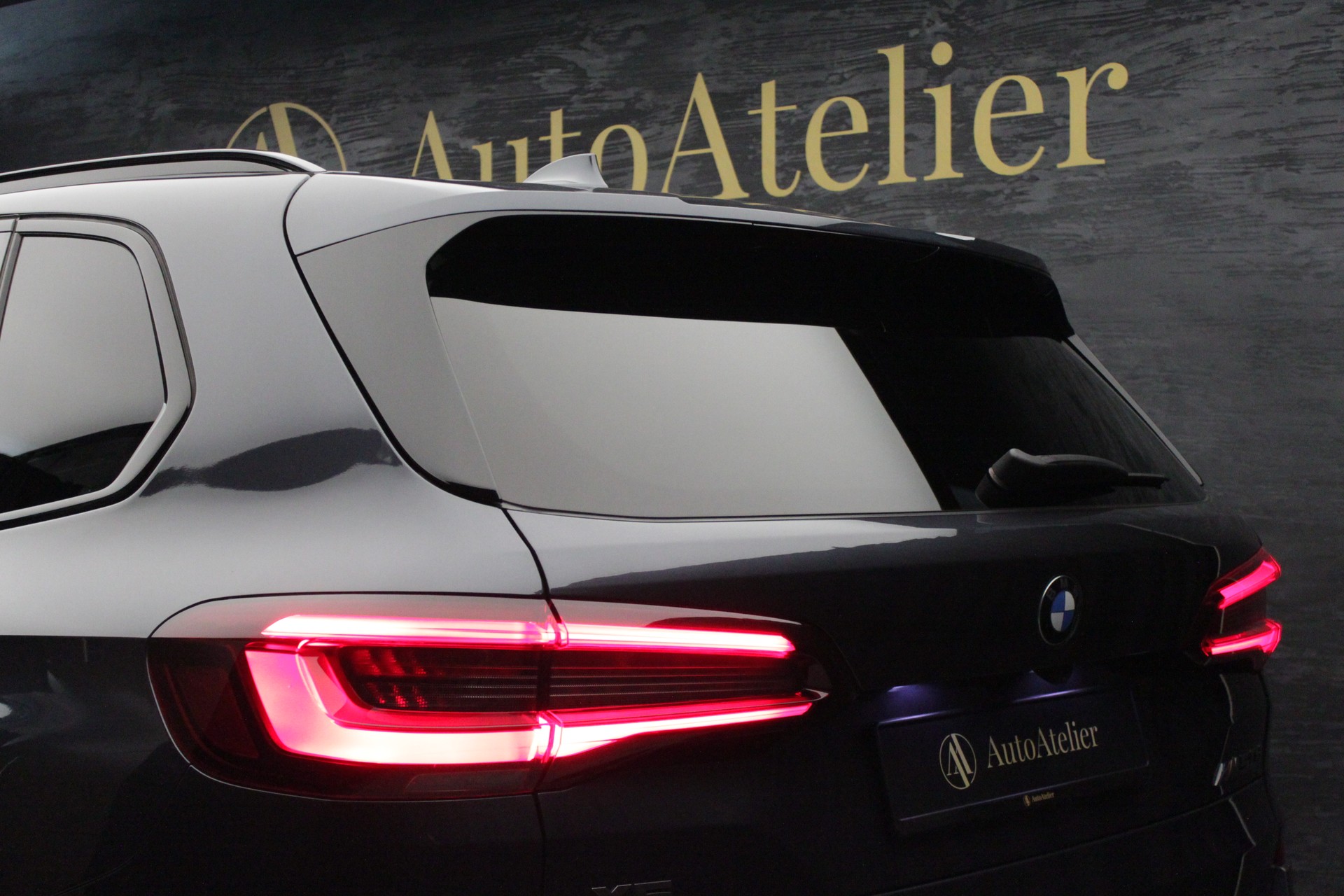 BMW X5 xDrive M50i Steptronic-image-15