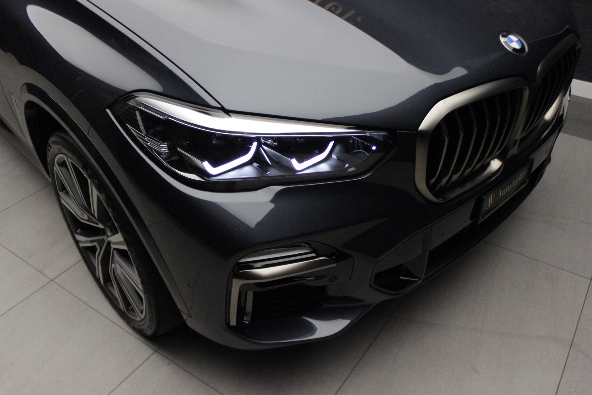 BMW X5 xDrive M50i Steptronic-image-5