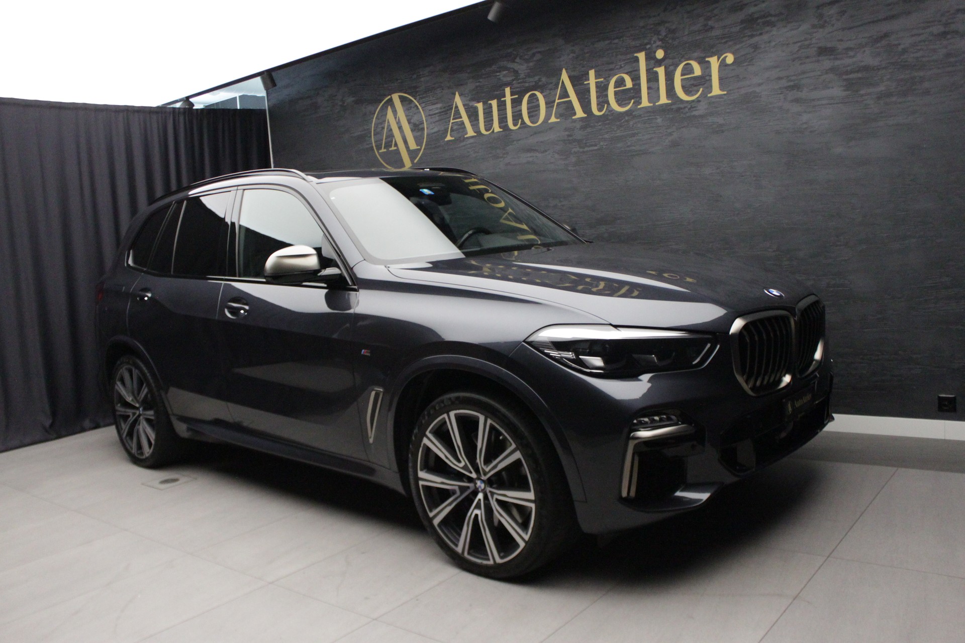 BMW X5 xDrive M50i Steptronic-image-2
