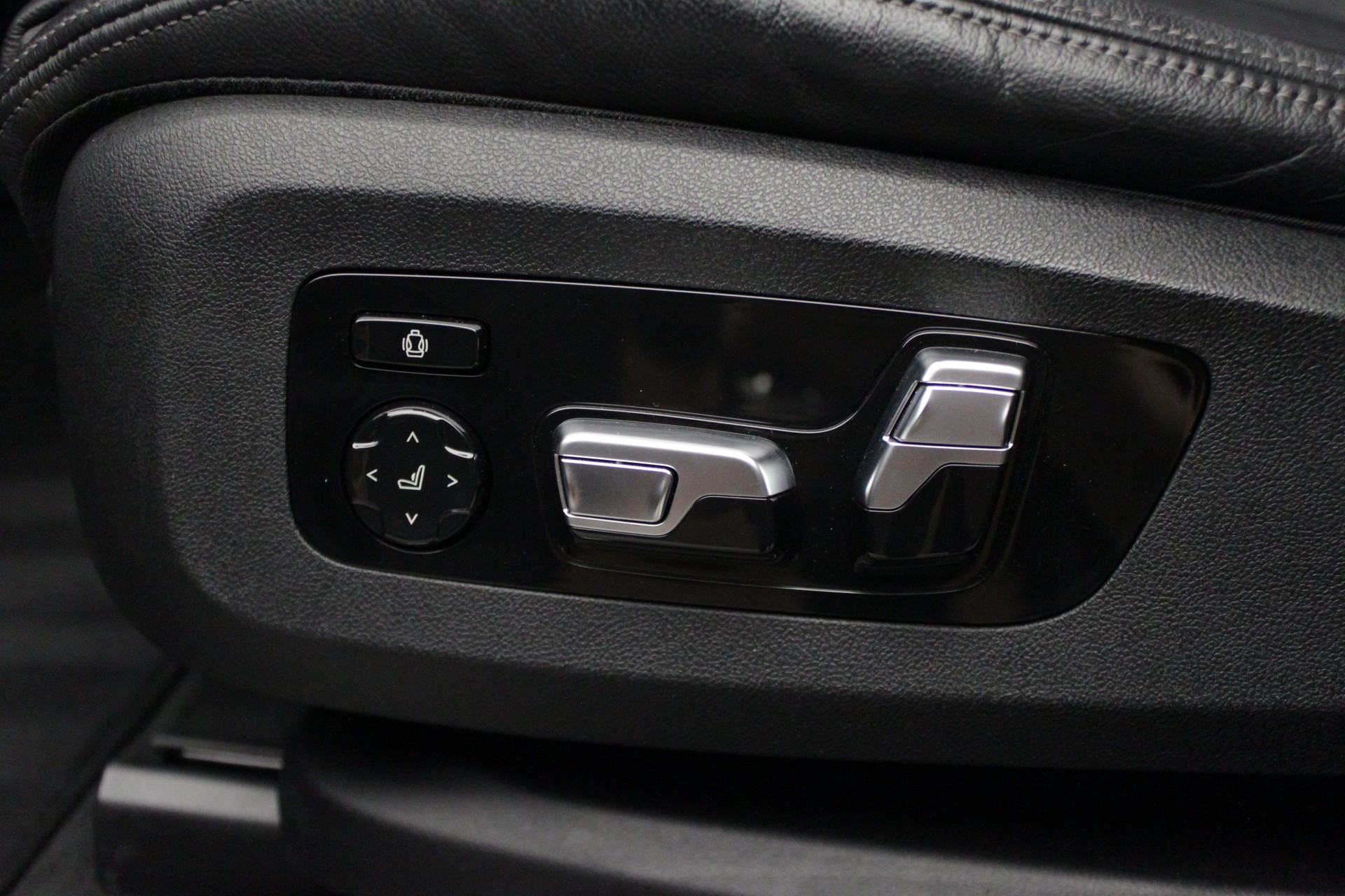 BMW X5 xDrive M50i Steptronic-image-22