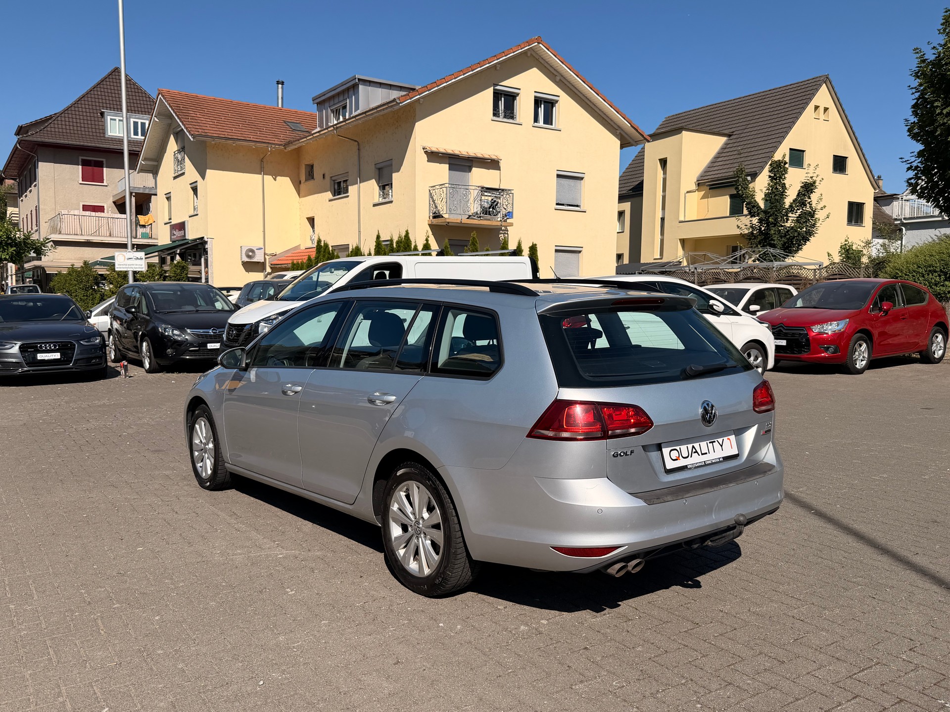 VW Golf Variant 1.6 TDI Trendline 4Motion-image-6