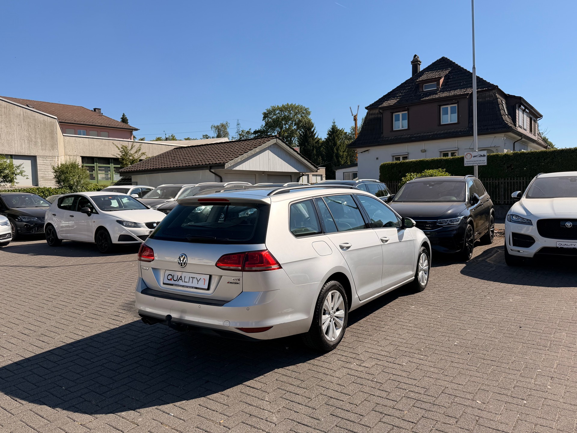 VW Golf Variant 1.6 TDI Trendline 4Motion-image-3