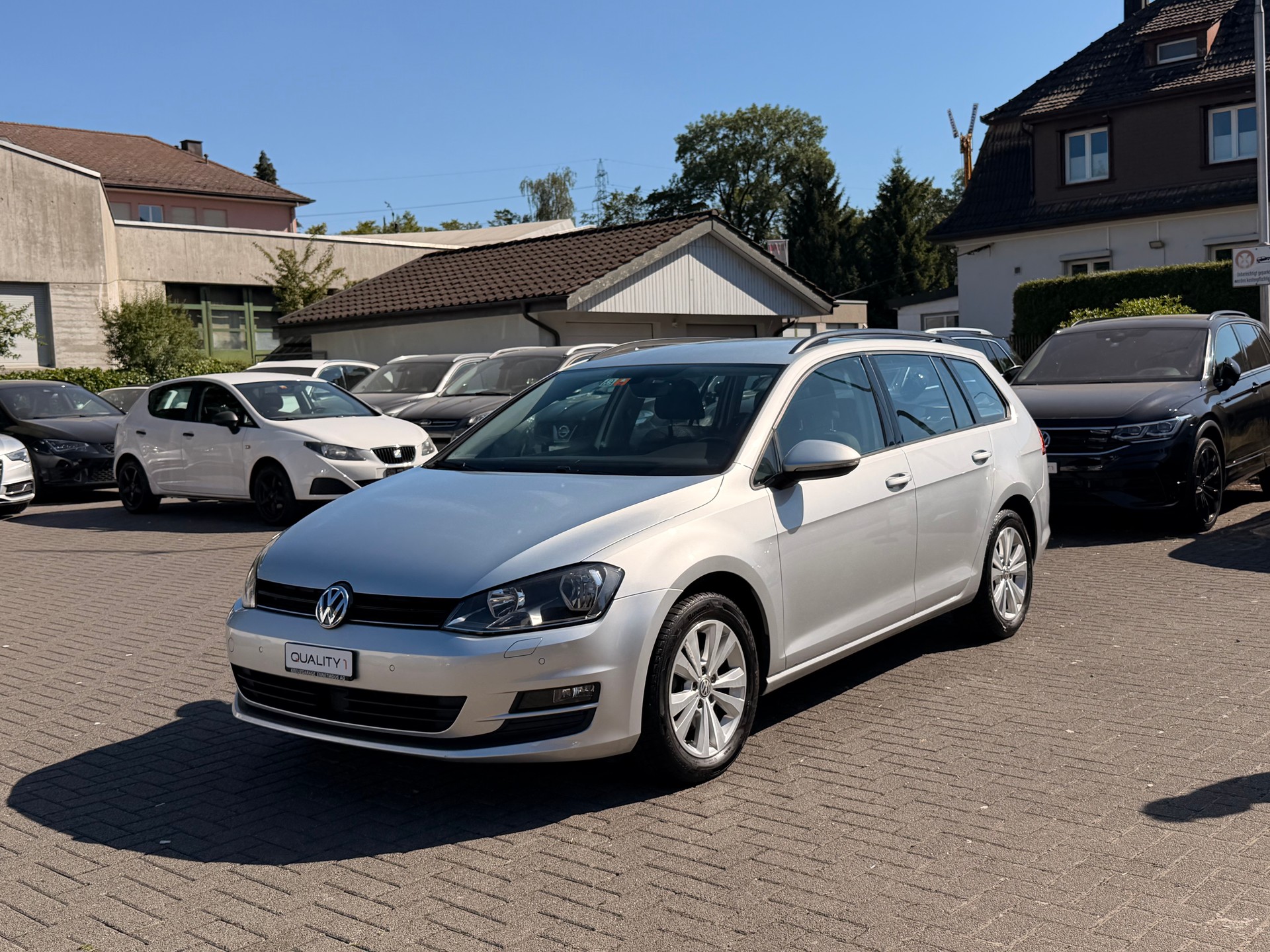 VW Golf Variant 1.6 TDI Trendline 4Motion-image-4
