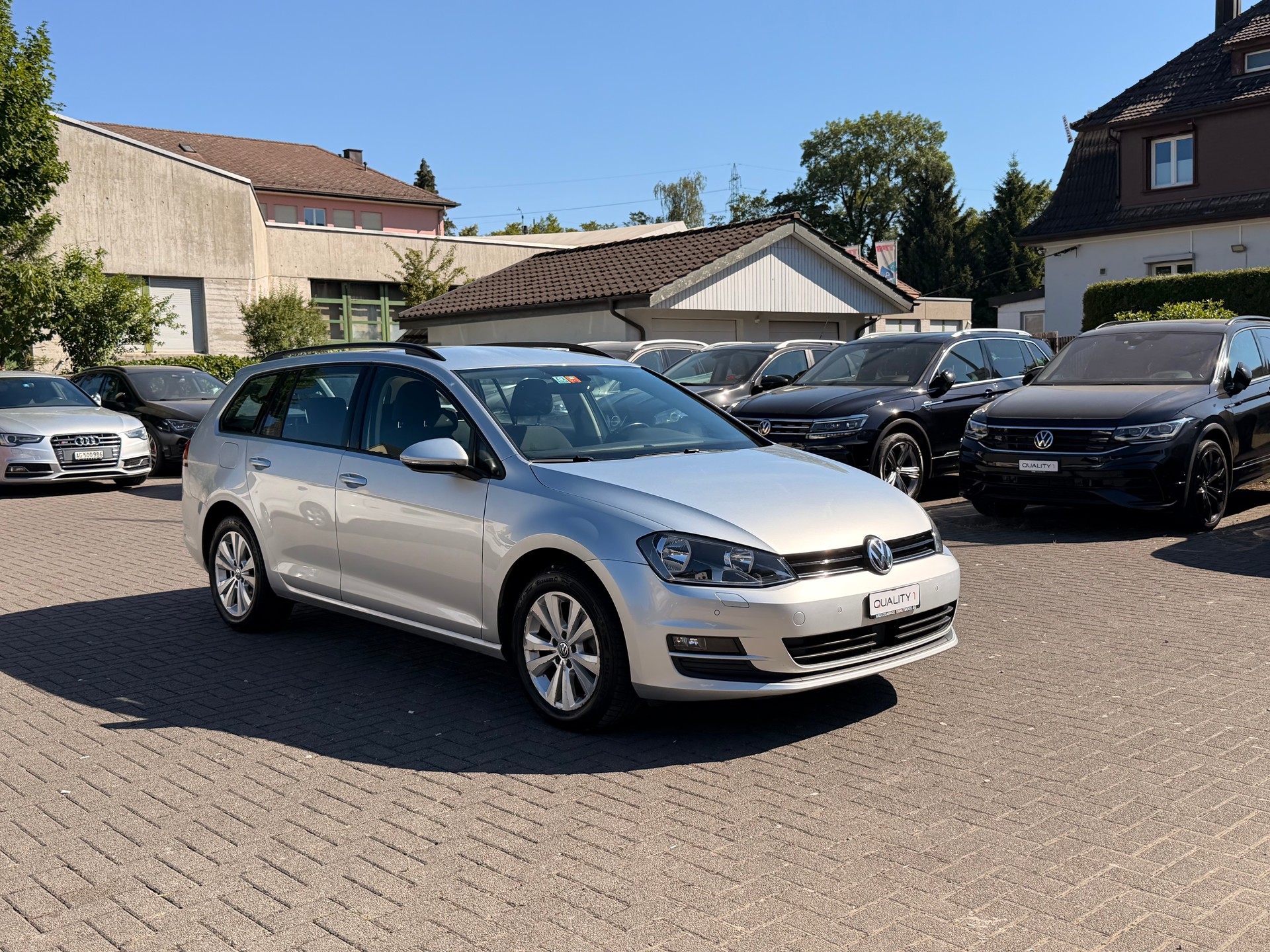 VW Golf Variant 1.6 TDI Trendline 4Motion-image-0