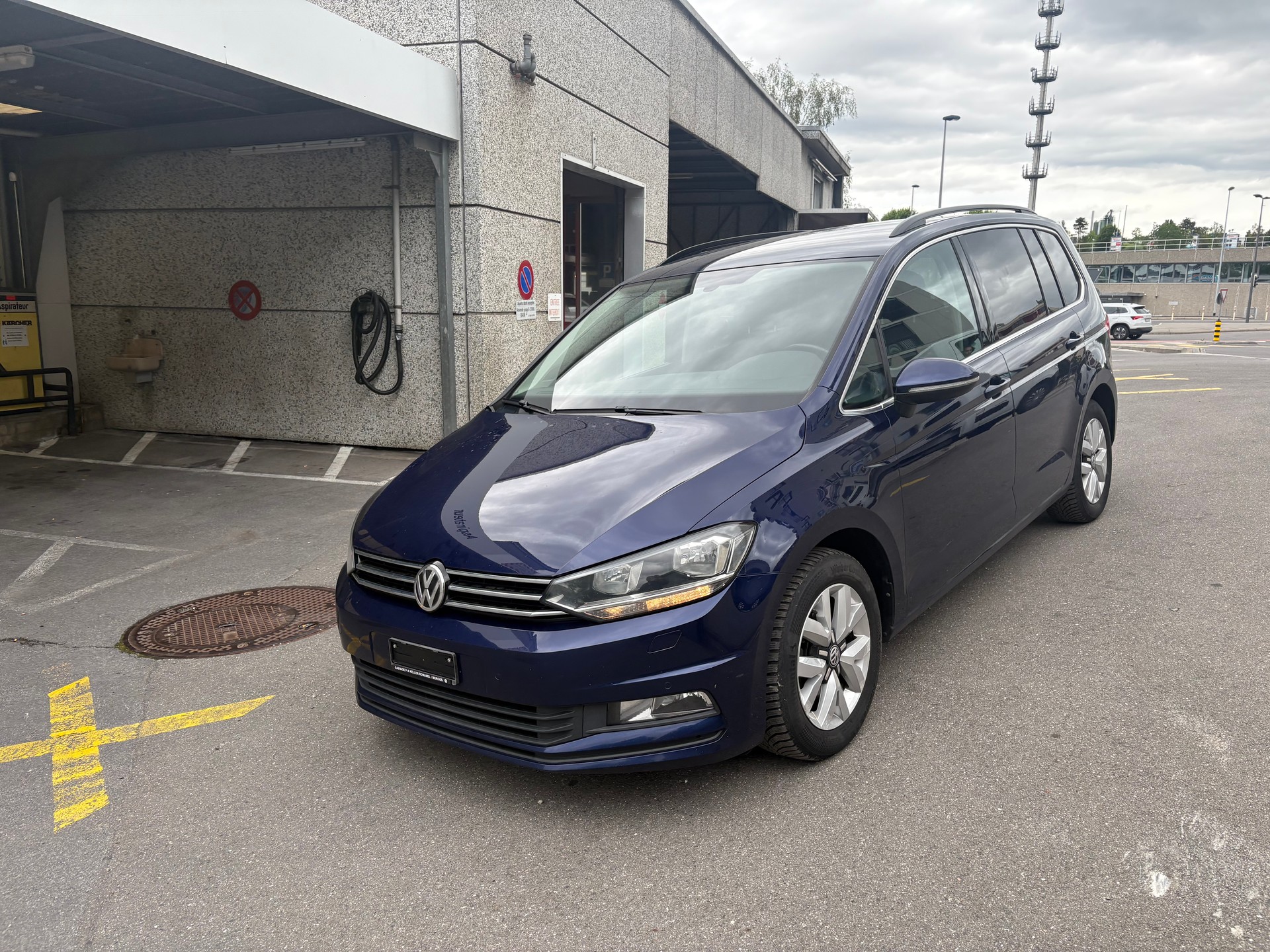 VW Touran 1.4 TSI BlueMotion Technology Highline DSG-image-0