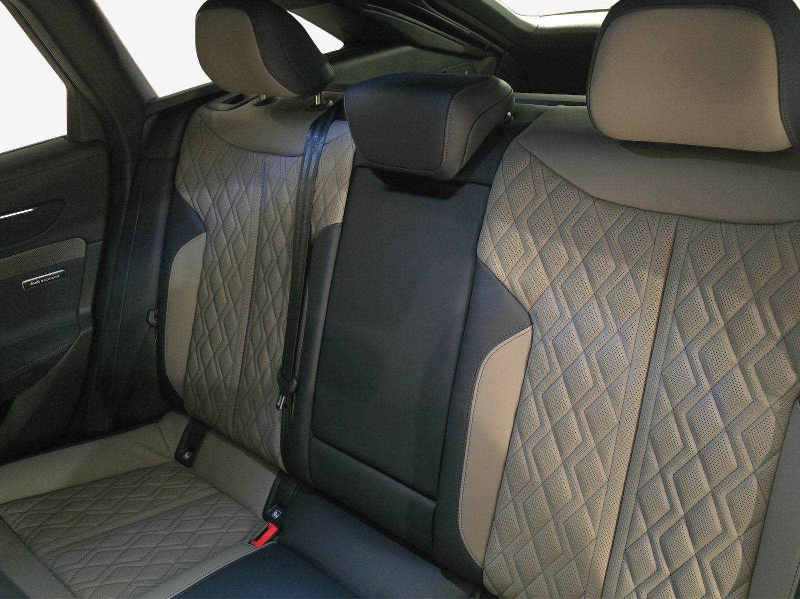 AUDI A6 Avant TFSI quattro 270 kW S tronic-image-11