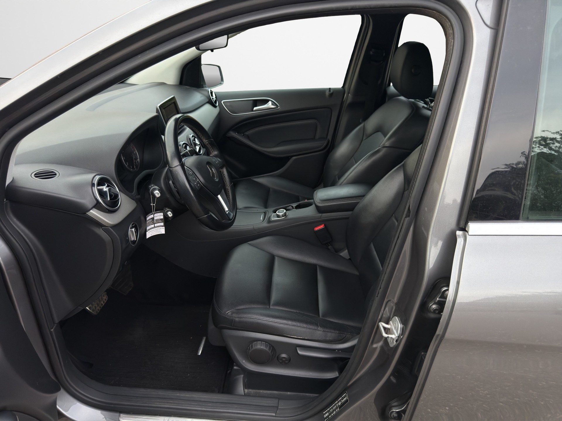 MERCEDES-BENZ B 200 7G-DCT-image-9
