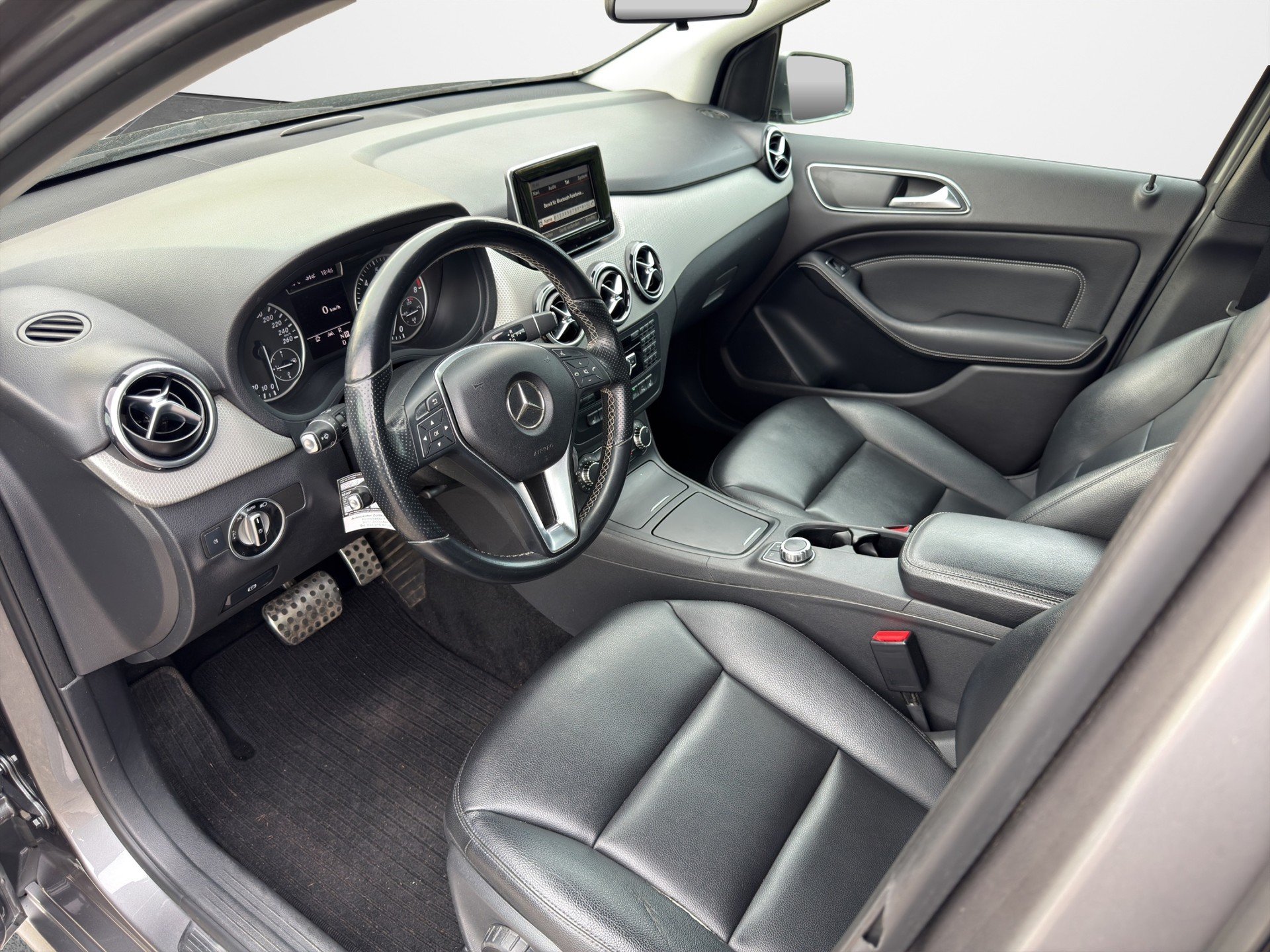 MERCEDES-BENZ B 200 7G-DCT-image-8