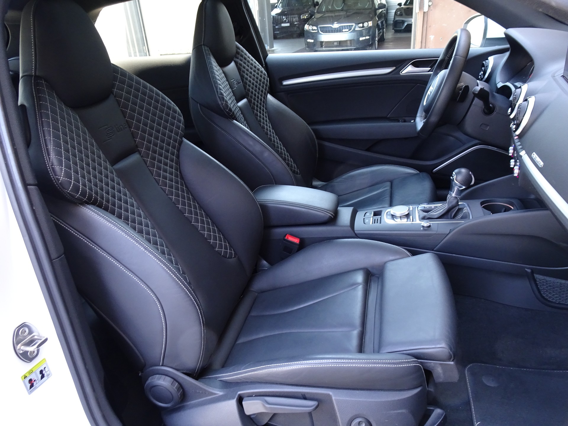 AUDI A3 2.0 TDI Ambition quattro S-tronic / S-LINE SPORTPAKET-image-9