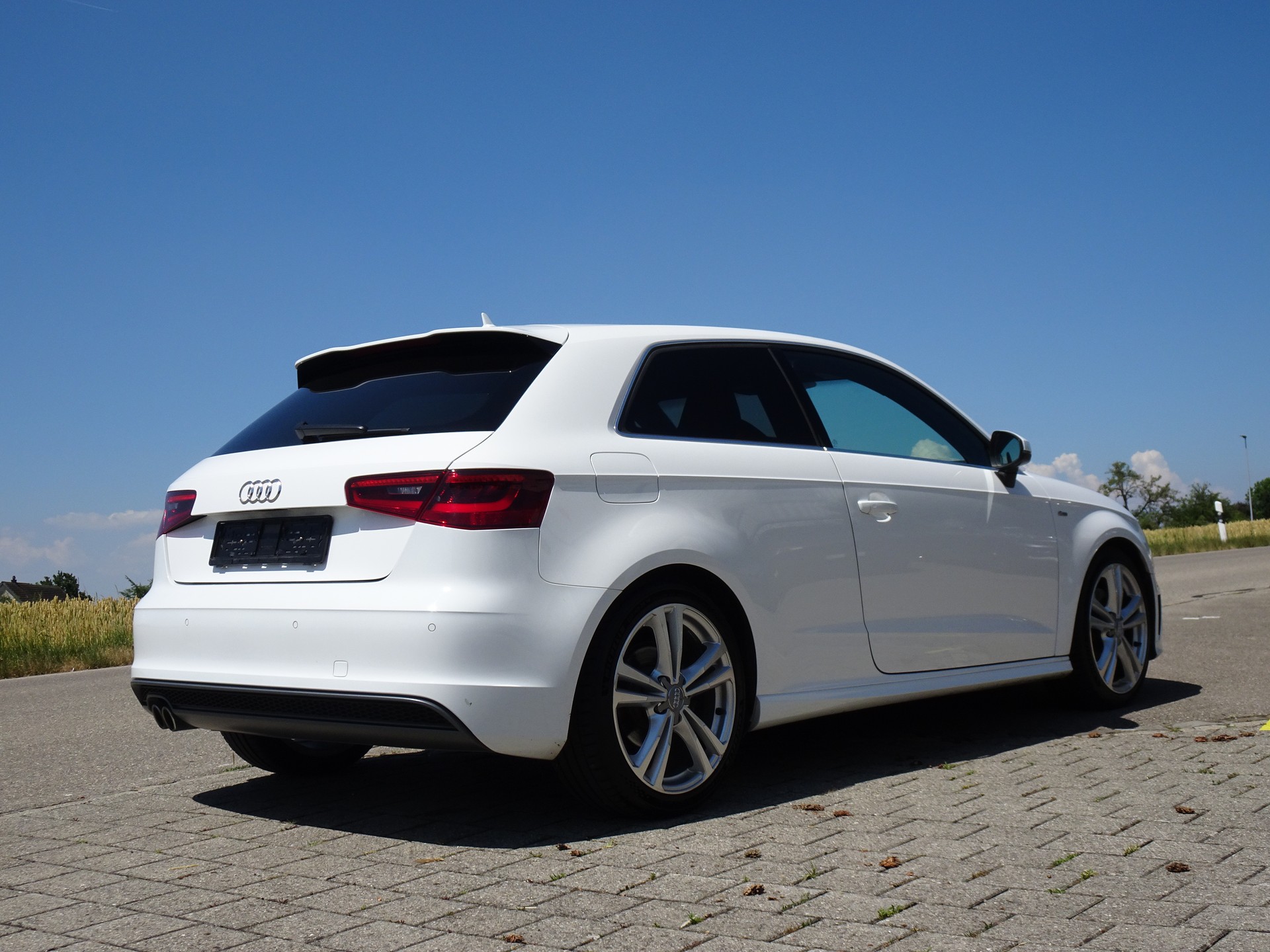 AUDI A3 2.0 TDI Ambition quattro S-tronic / S-LINE SPORTPAKET-image-3