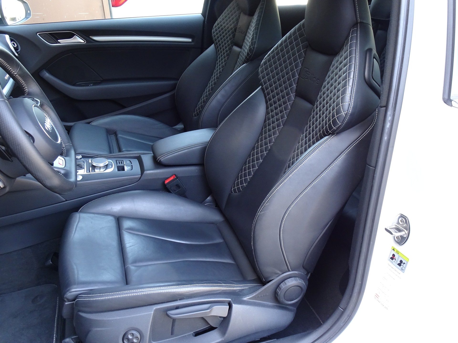 AUDI A3 2.0 TDI Ambition quattro S-tronic / S-LINE SPORTPAKET-image-7