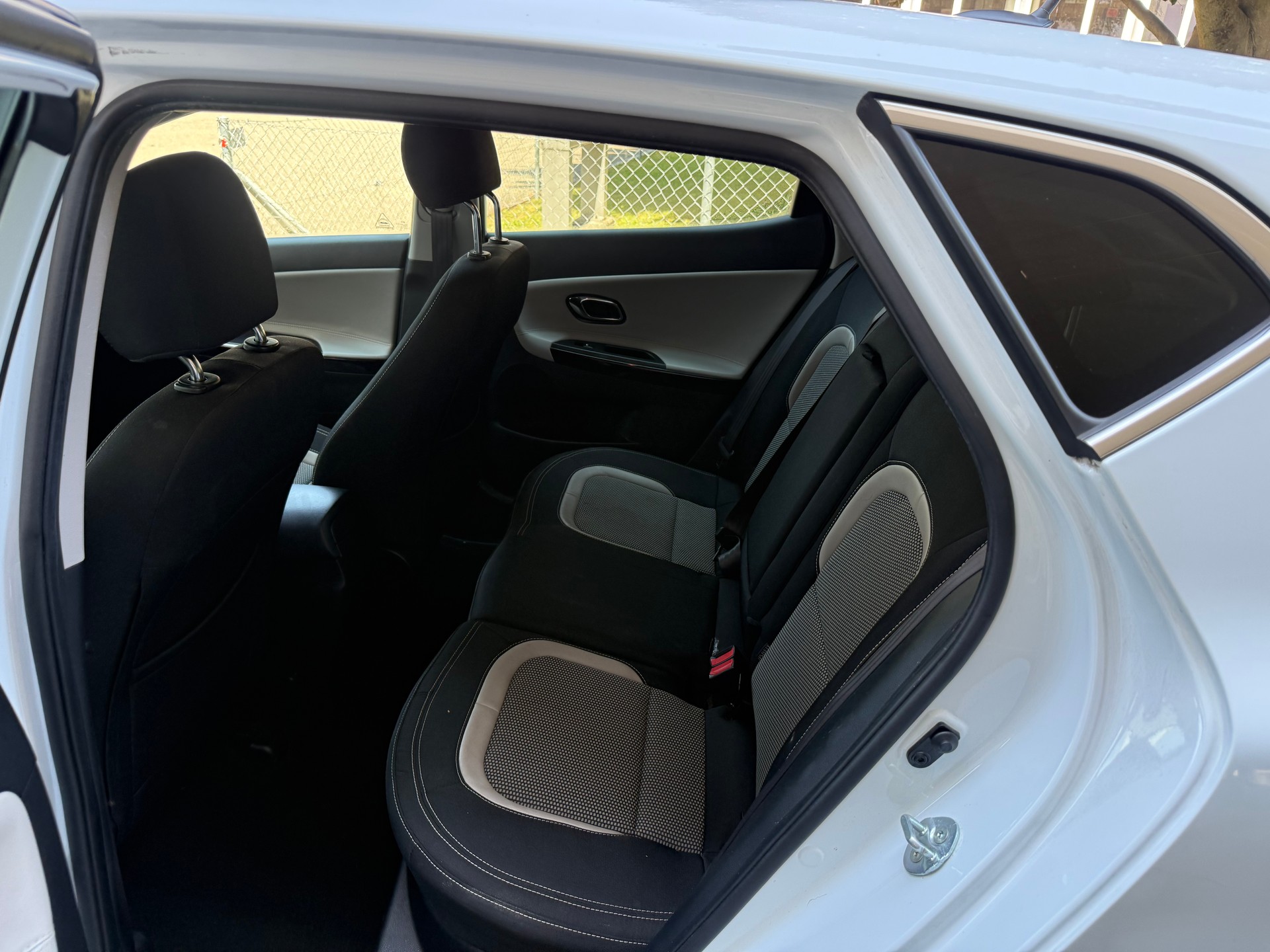 KIA Cee'd 1.6 GDi Swiss Eco Edition-image-10