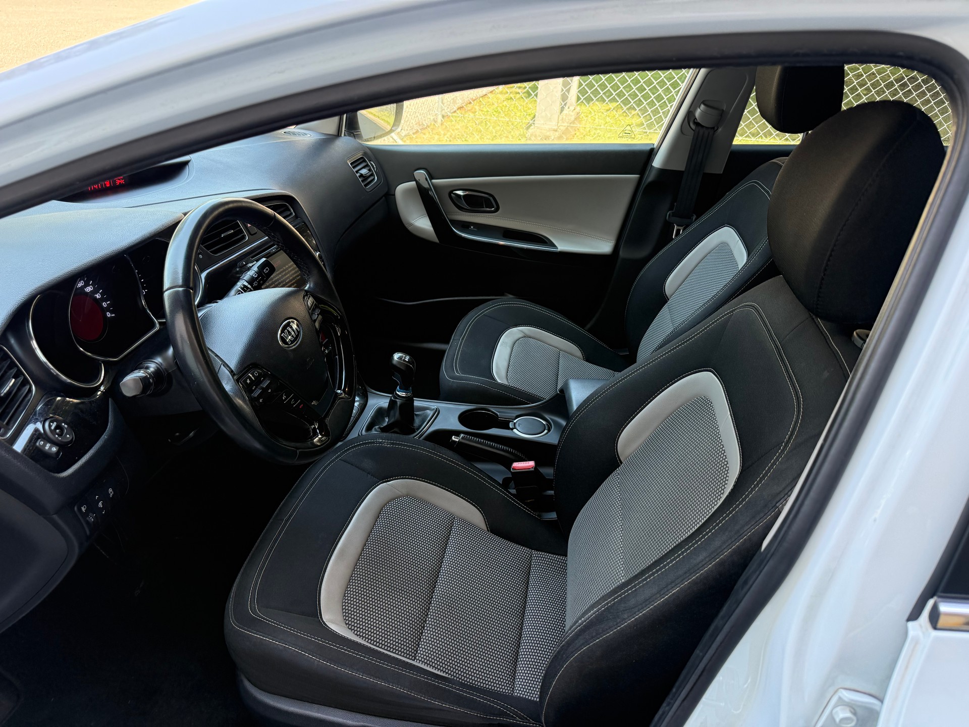 KIA Cee'd 1.6 GDi Swiss Eco Edition-image-6