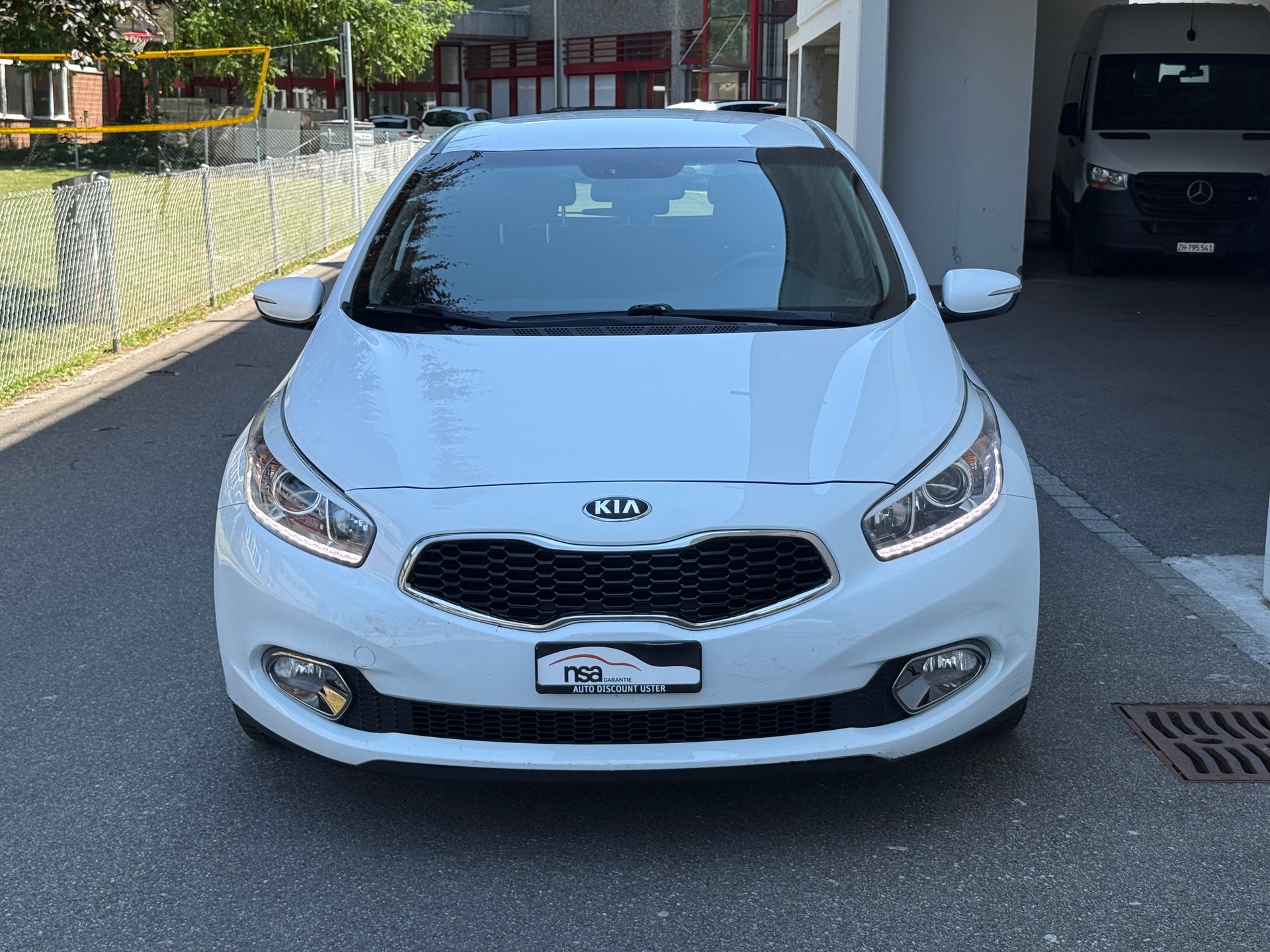 KIA Cee'd 1.6 GDi Swiss Eco Edition-image-0