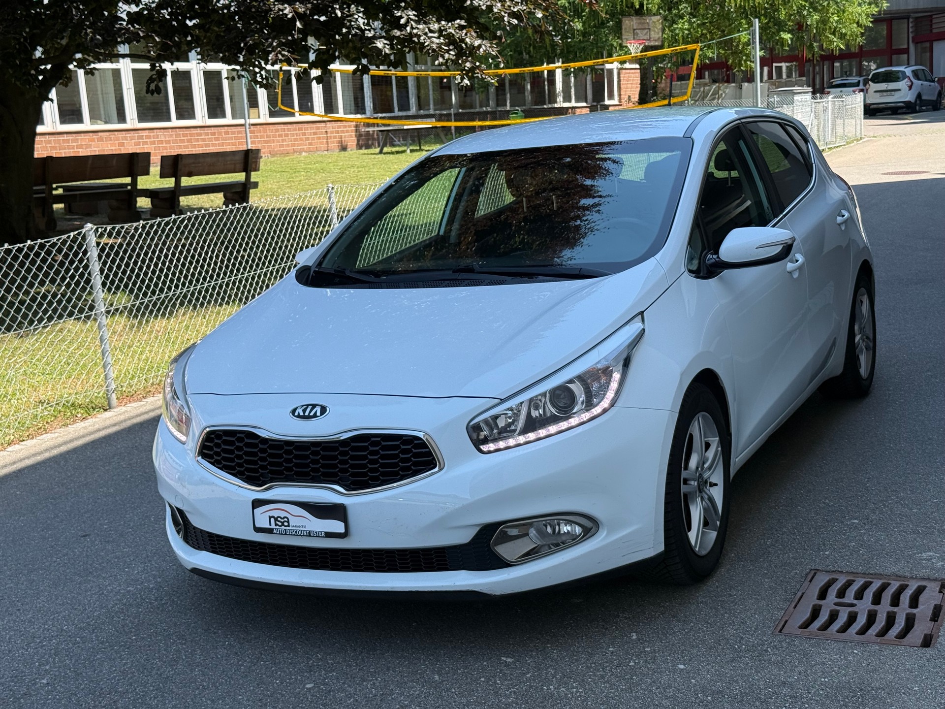 KIA Cee'd 1.6 GDi Swiss Eco Edition-image-1