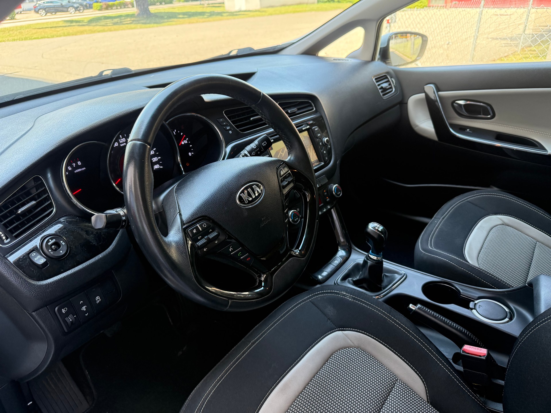 KIA Cee'd 1.6 GDi Swiss Eco Edition-image-7