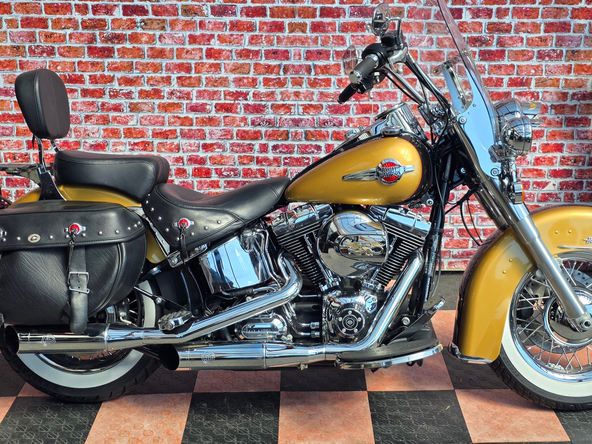 HARLEY-DAVIDSON FLSTC Softail Heritage Classic ABS-showroom-element-2