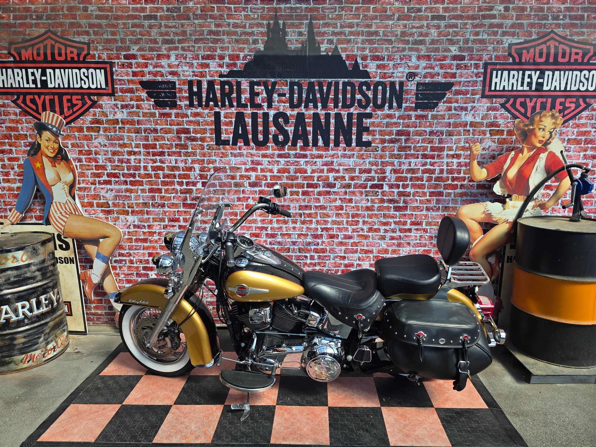 HARLEY-DAVIDSON FLSTC Softail Heritage Classic ABS-showroom-element-1