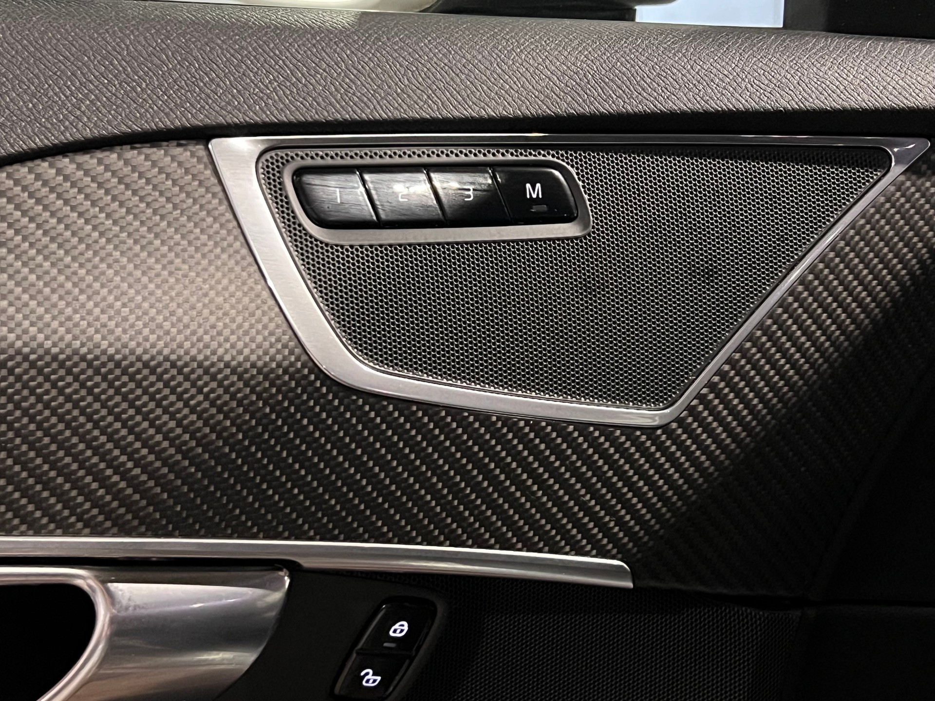 VOLVO XC90 T6 AWD R-Design Geartronic-image-24