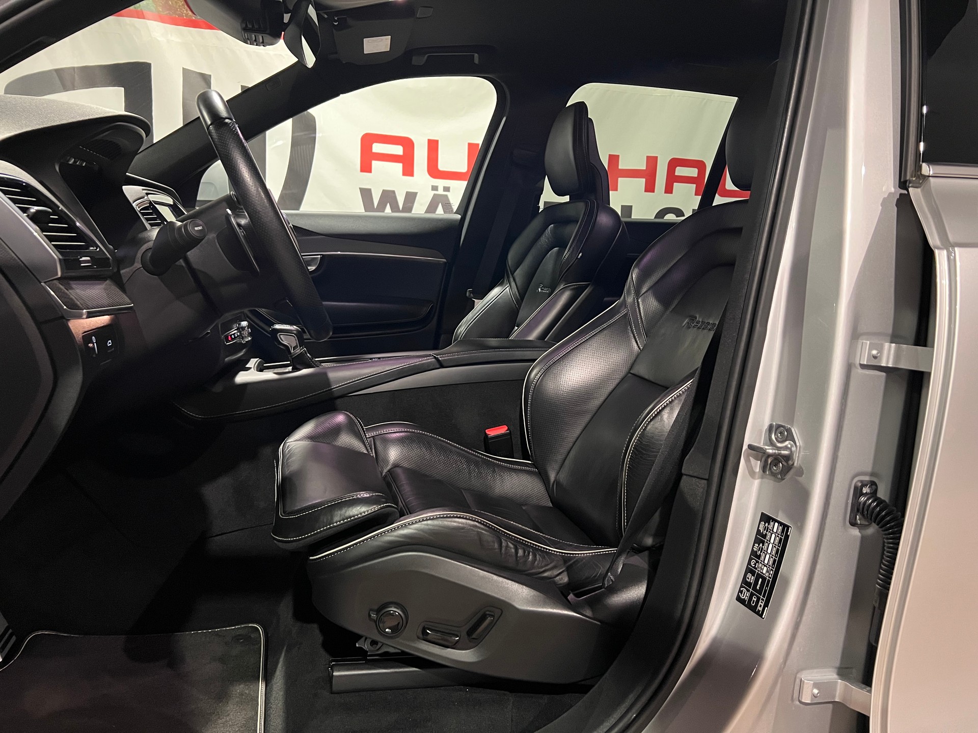 VOLVO XC90 T6 AWD R-Design Geartronic-image-11