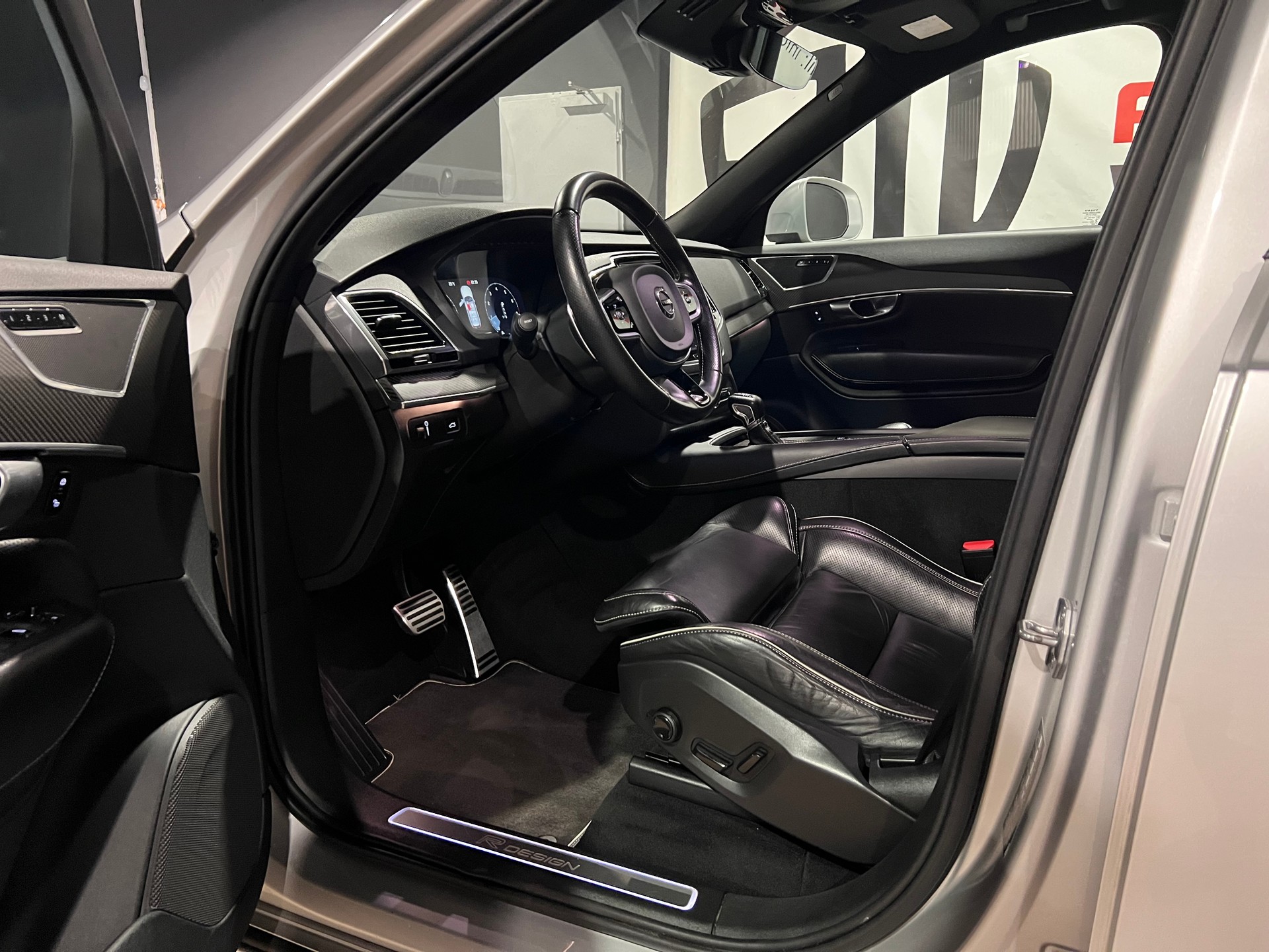 VOLVO XC90 T6 AWD R-Design Geartronic-image-10