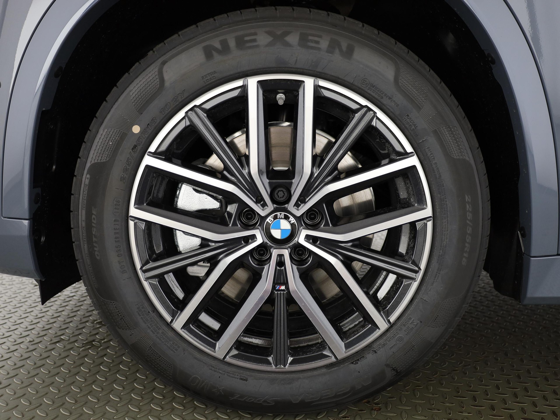 BMW X1 23i xDrive paddles-image-3