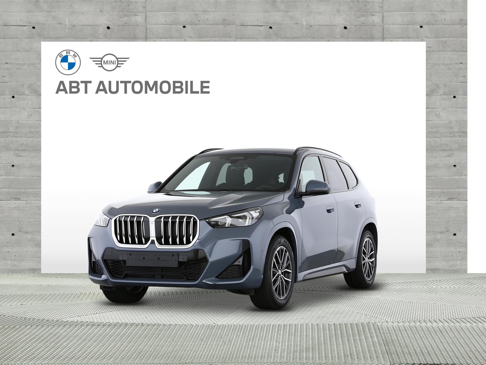 BMW X1 23i xDrive paddles-image-0