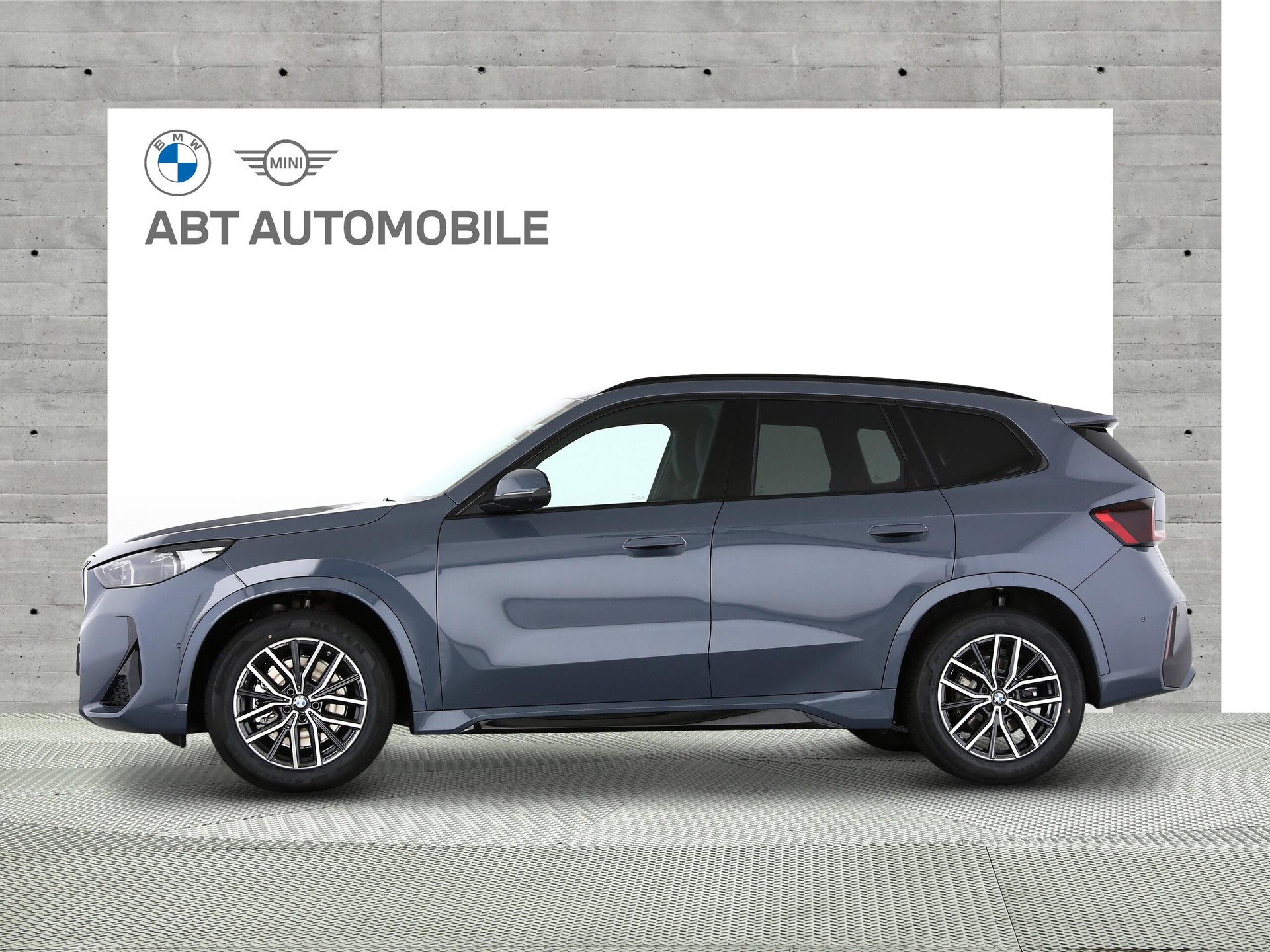 BMW X1 23i xDrive paddles-image-1