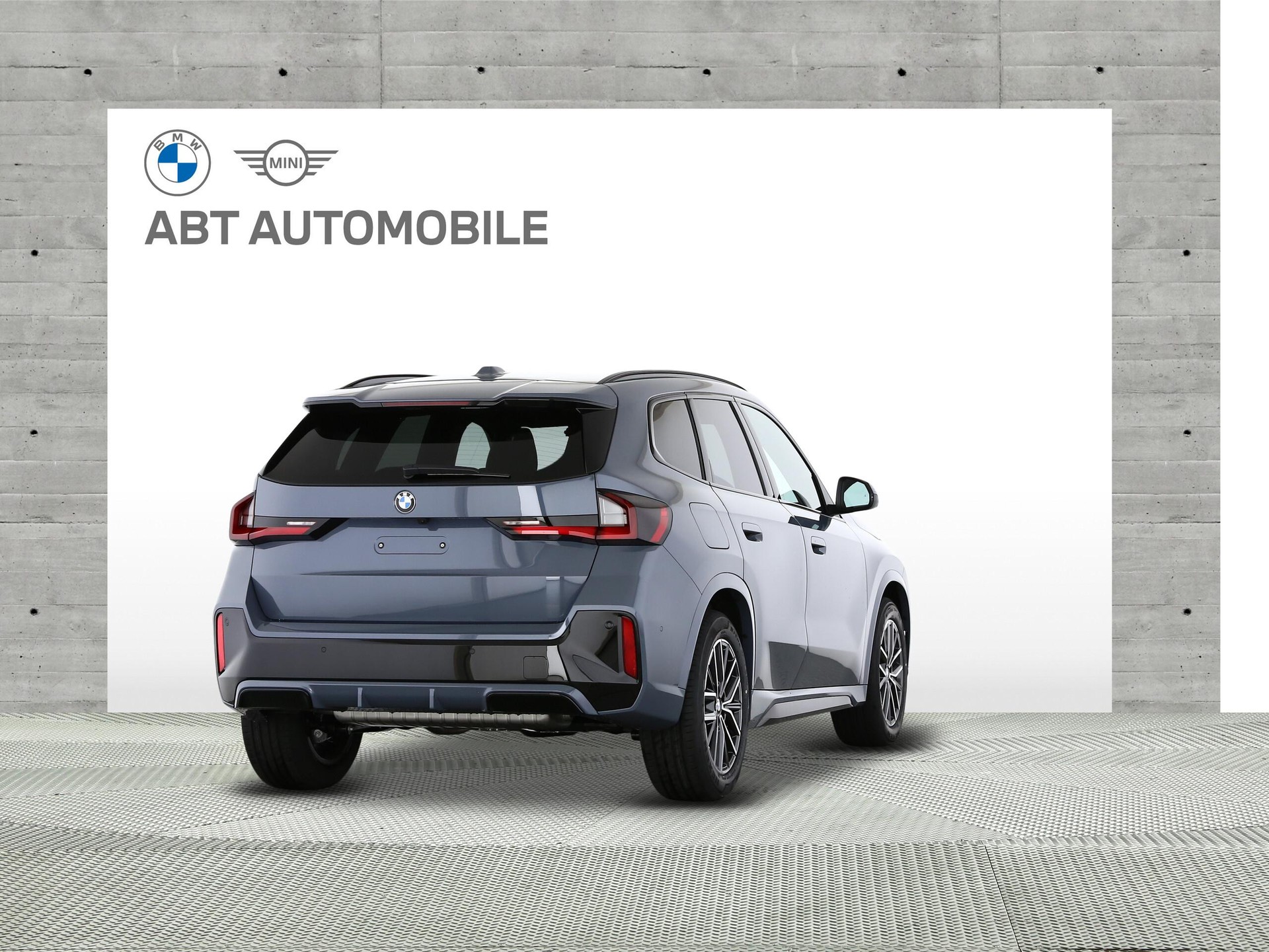 BMW X1 23i xDrive paddles-image-2