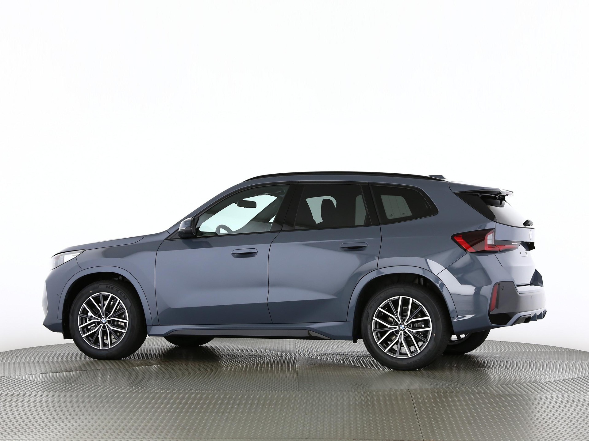 BMW X1 23i xDrive paddles-image-13