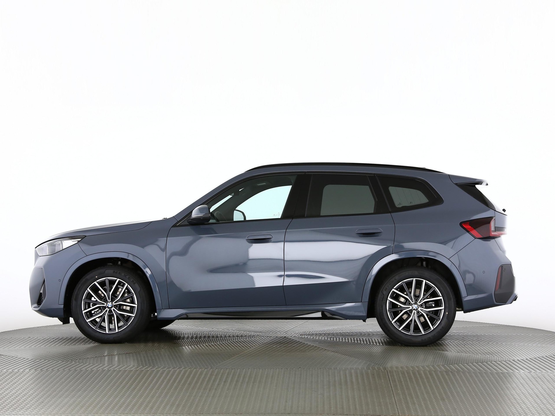 BMW X1 23i xDrive paddles-image-12