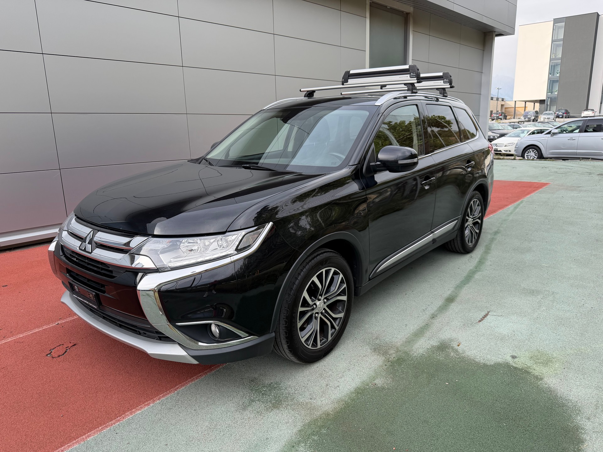 MITSUBISHI Outlander 2.2 DID Style 4WD Automatic-image-0
