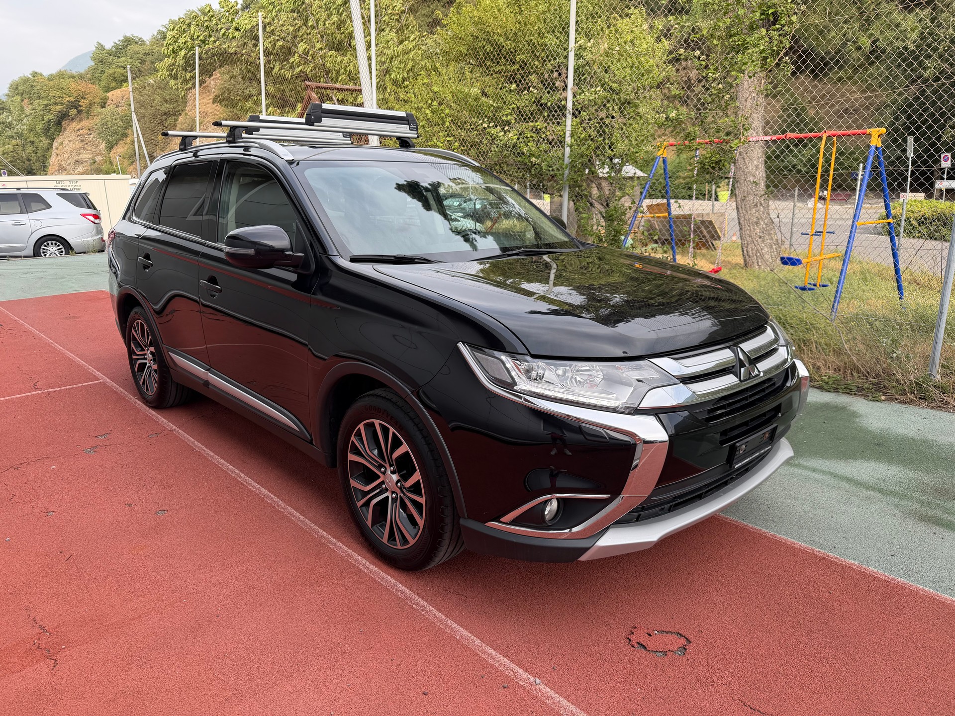 MITSUBISHI Outlander 2.2 DID Style 4WD Automatic-image-1