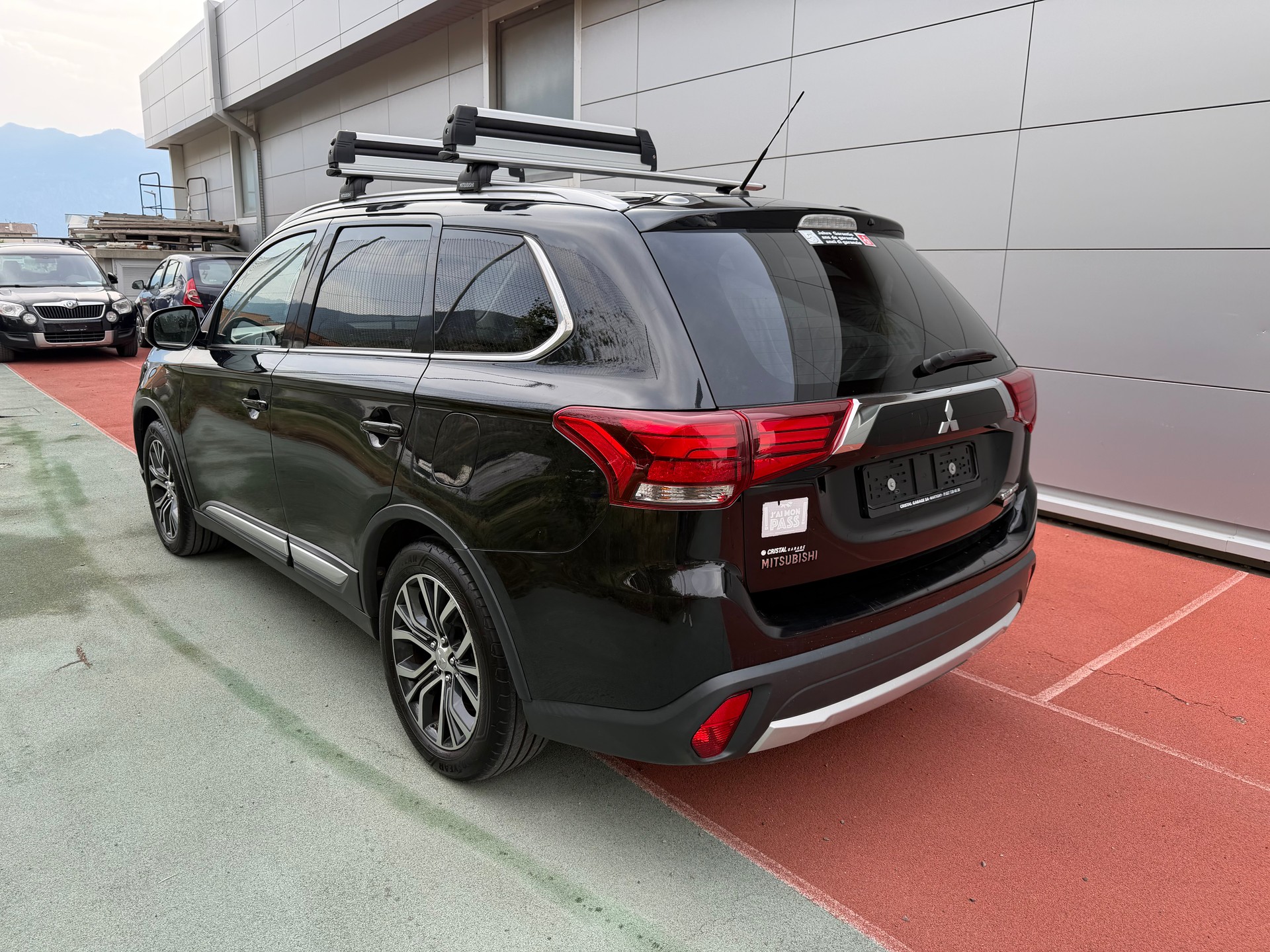 MITSUBISHI Outlander 2.2 DID Style 4WD Automatic-image-4