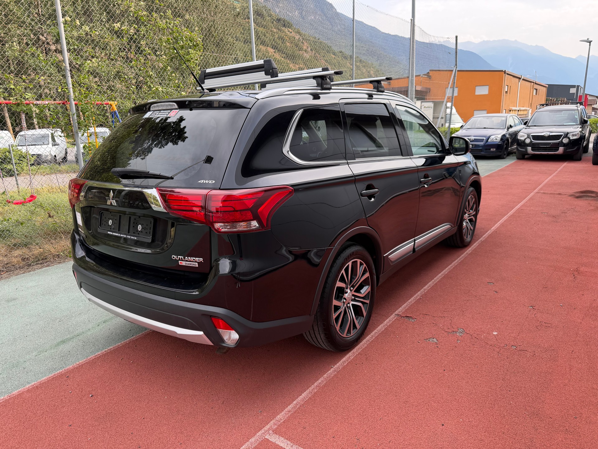 MITSUBISHI Outlander 2.2 DID Style 4WD Automatic-image-3