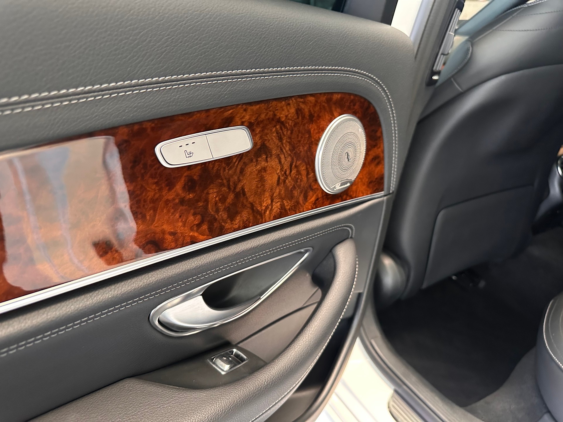 MERCEDES-BENZ E 400 d AMG Line 4matic-image-9