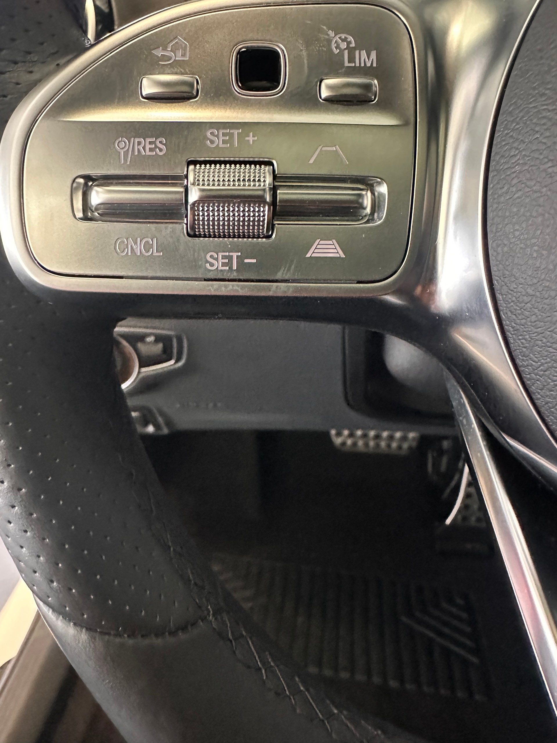 MERCEDES-BENZ E 400 d AMG Line 4matic-image-17