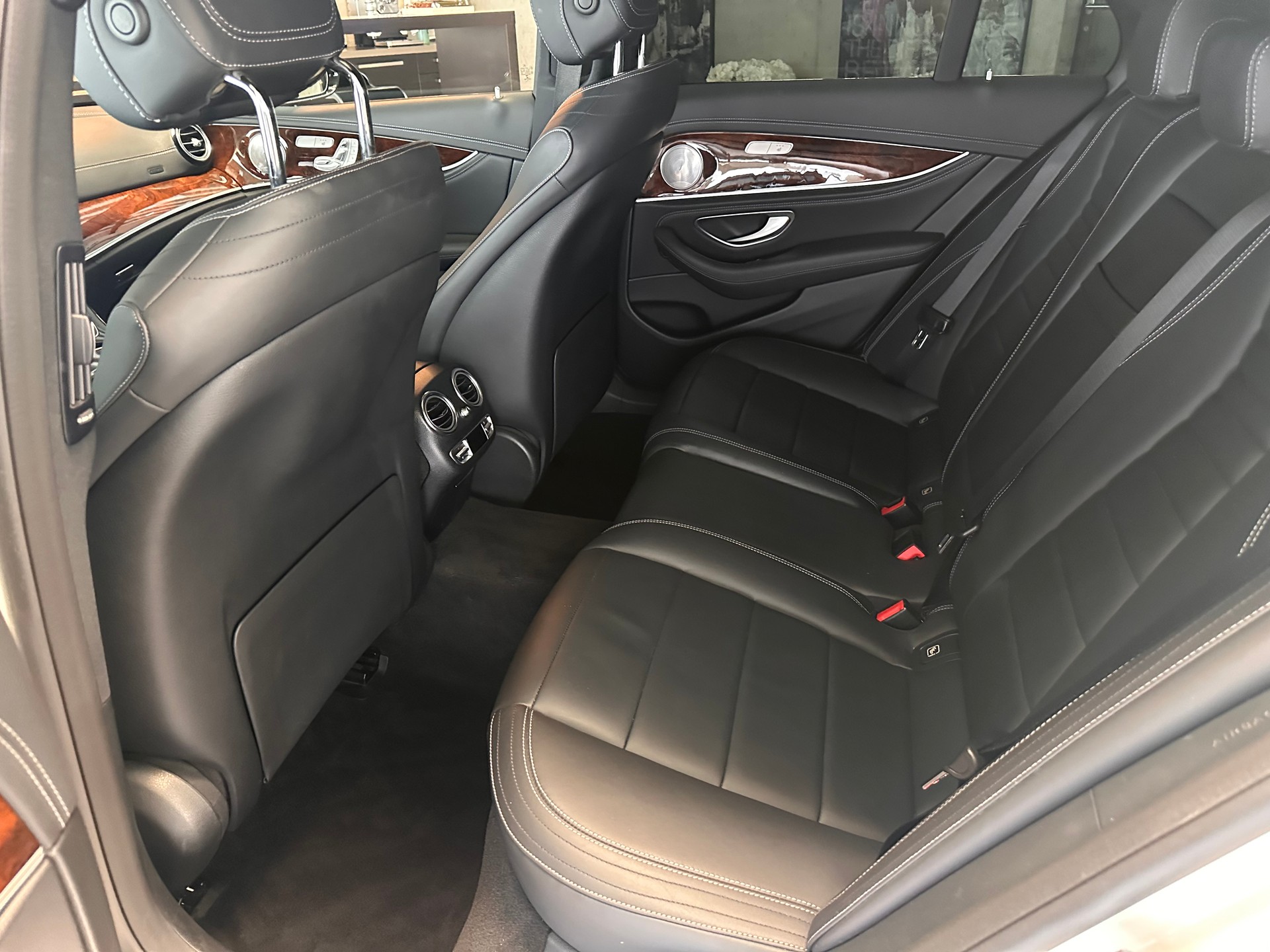 MERCEDES-BENZ E 400 d AMG Line 4matic-image-8